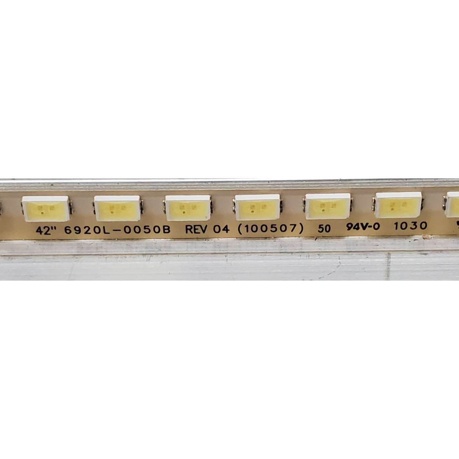 KIT DE LED'S PARA TV INSIGNIA ((4 PIEZAS)) / NUMERO DE PARTE 6920L-0050B / 6920L-0050A / 3660L-0352A 402 / 3660L-0353A 402 / 100507 / GBB09Q0A25 / PANEL LTA400HM07 / MODELO NS-40L240A13 - Imagen 4