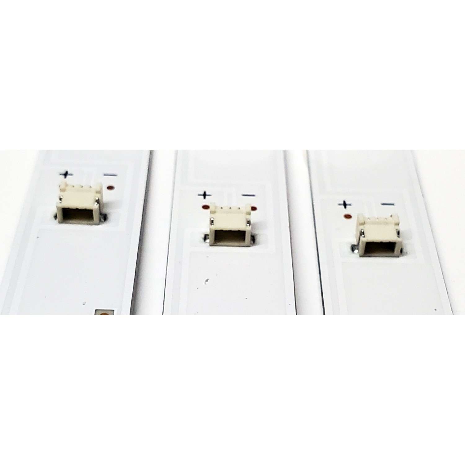 KIT DE LED'S PARA TV WINIA ((3 PIEZAS)) / NUMERO DE PARTE JL-010-D43030801-02S V1 / AE03043N080309 / Y166L05J / JHC-L E517260 / PANEL LC430EQY (SN)(A2) / MODELO U43B9000QN - Imagen 4
