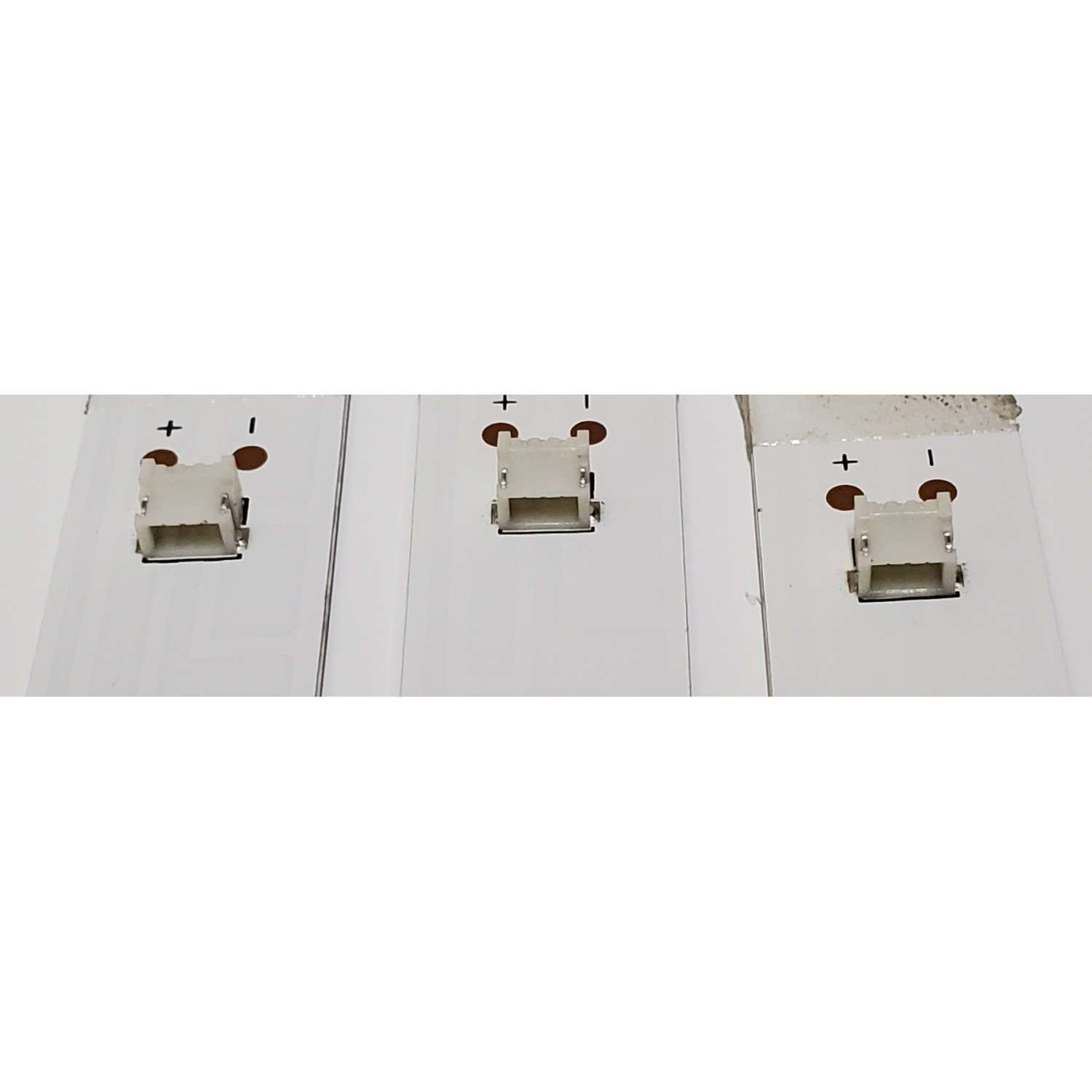 KIT DE LED'S PARA TV WINIA ((3 PIEZAS)) / NUMERO DE PARTE JL.D43081330-031FS-M_V01 / D43N218 / E78030 / AE0110591 / PANEL LC430EQY (SN)(A2) / DISPLAY HV430QUB-N1D / MODELO U43B9000QN - Imagen 4