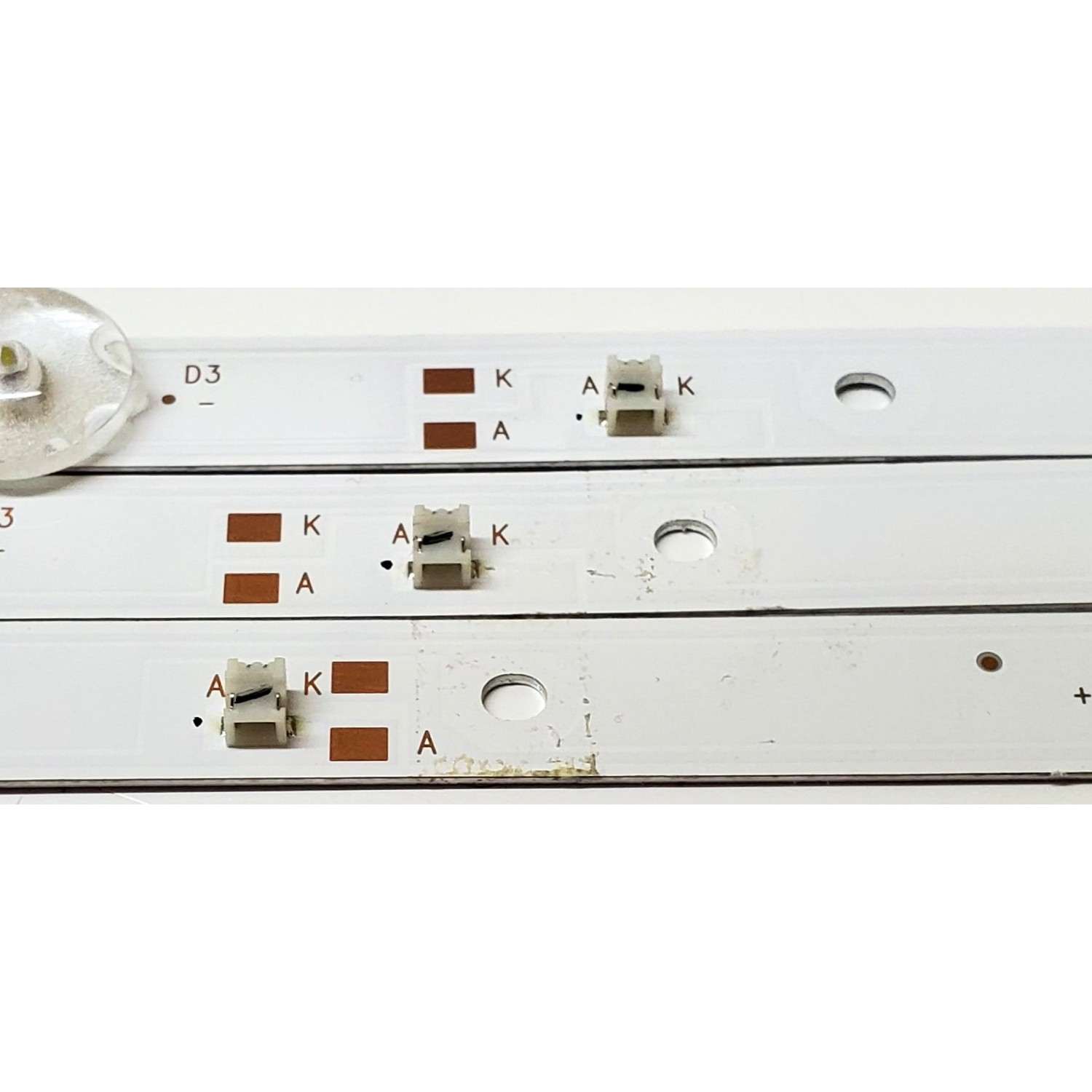 KIT DE LED'S PARA TV SANSUI ((3 PIEZAS)) / NUMERO DE PARTE CX39D08-ZC62AG-02 / 303CX390042 / 2010091025 / CX400M15 / 210517BC08 / 308054001ZC00001 / PANEL CX400DLEDM / DISPLAY V400HJ6-PE1 / MODELO S40P28FN - Imagen 4