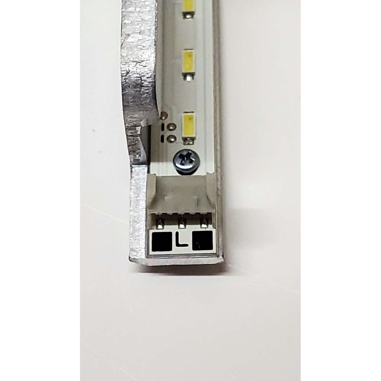 LED PARA TV ((1 PIEZA)) / NUMERO DE PARTE NLAW10100R / NLAW10100L / 32Y42L / 32Y42R / 020NLY-L4 / 110310B-0340 / 110310B-0343 / PANEL VVX32F101G00 / MODELOS TC-L32E3 / TX-L32E3B / TX-L32E3E / TX-L32E30B - Imagen 2