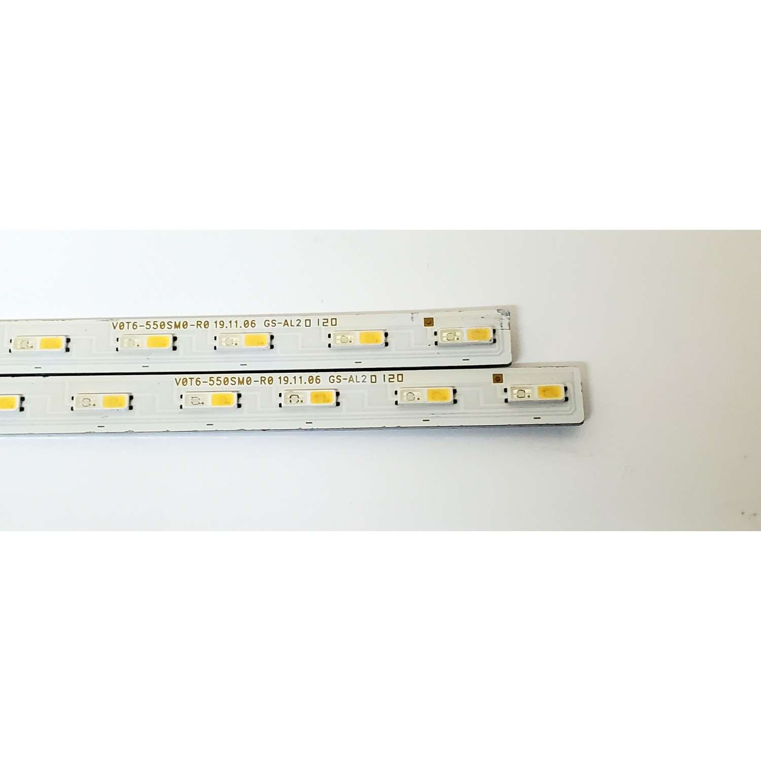 KIT DE LED'S PARA TV SAMSUNG ((2 PIEZAS)) / NUMERO DE PARTE BN96-50383A / V0T6-550SM0-R0 / BN61-16159A / 50383A / PANEL´S CY-RT055FGLV3H / CY-RT055HGHV4H / MODELOS QN55Q70TAFXZA / QN55Q60TBFXZA - Imagen 3