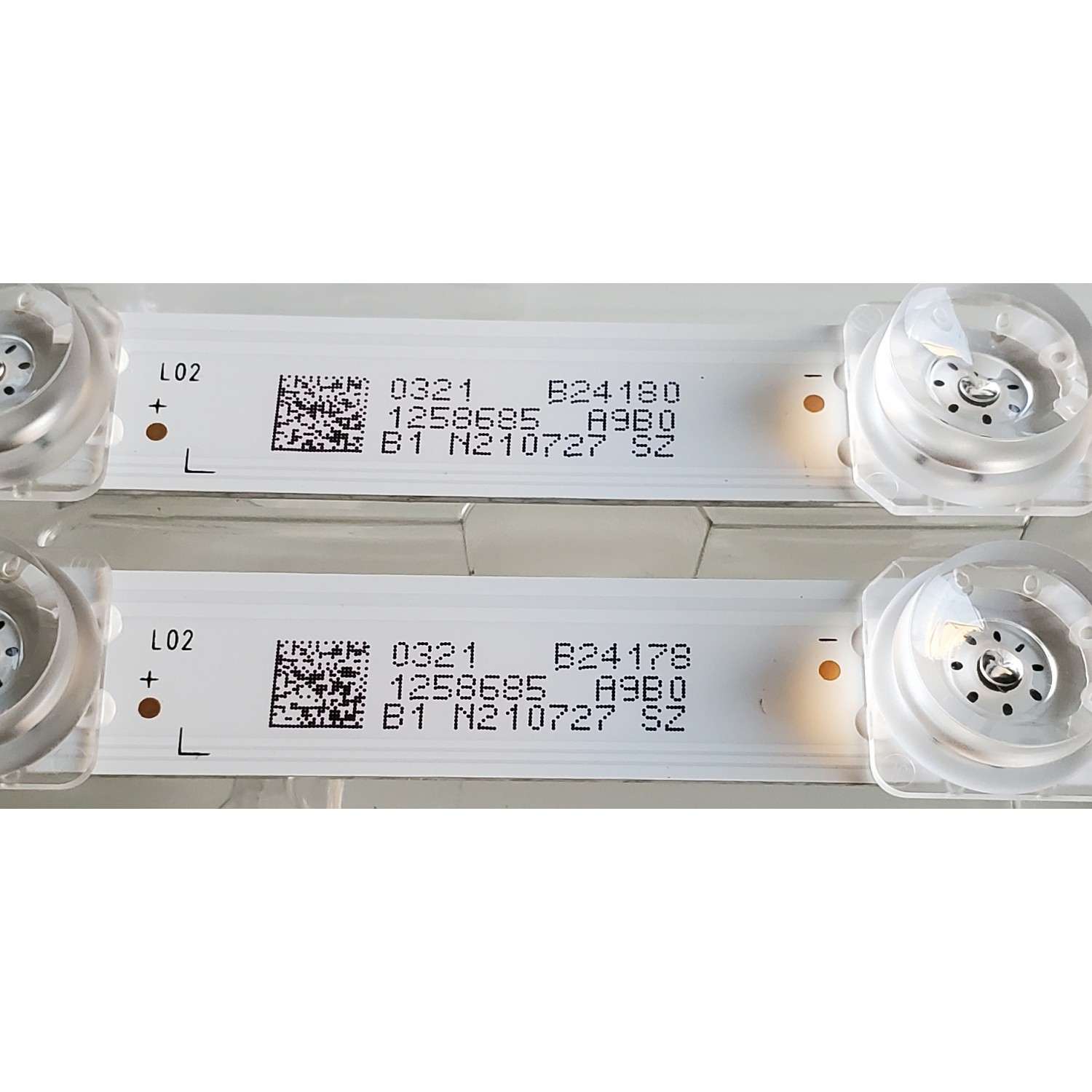 KIT DE LED'S ((NUEVOS)) PARA TV HISENSE ((2 PIEZAS)) / NUMERO DE PARTE JL.D425C1330-003AS / JL.D425C1330-003AS-M_V03 / 20200322 / 43X1-2*12-20200322 / 20200322 / PANEL JHD425X1F52-T0L1K1 / MODELO 43H4000GM - Imagen 4