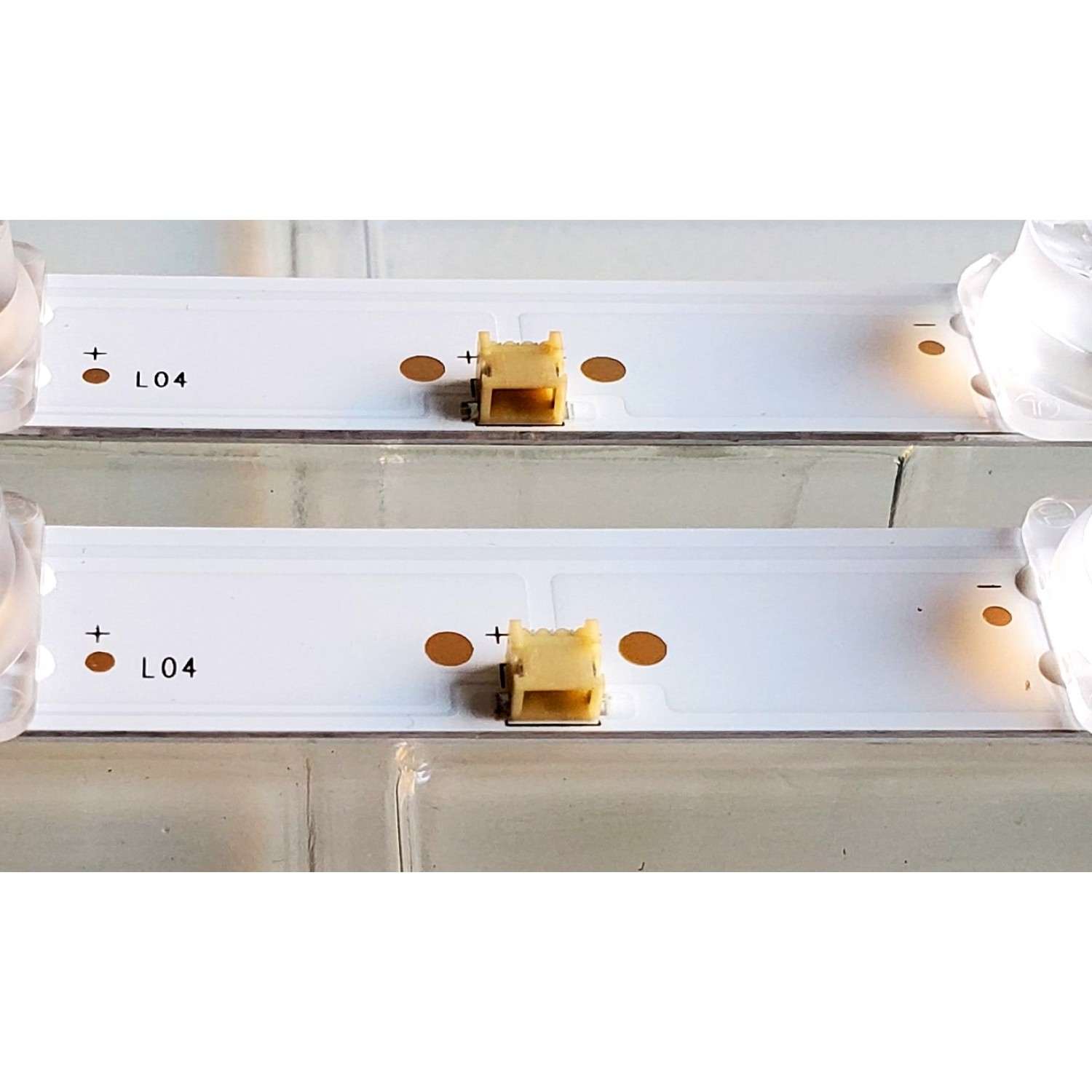 KIT DE LED'S ((NUEVOS)) PARA TV HISENSE ((2 PIEZAS)) / NUMERO DE PARTE JL.D425C1330-003AS / JL.D425C1330-003AS-M_V03 / 20200322 / 43X1-2*12-20200322 / 20200322 / PANEL JHD425X1F52-T0L1K1 / MODELO 43H4000GM - Imagen 3