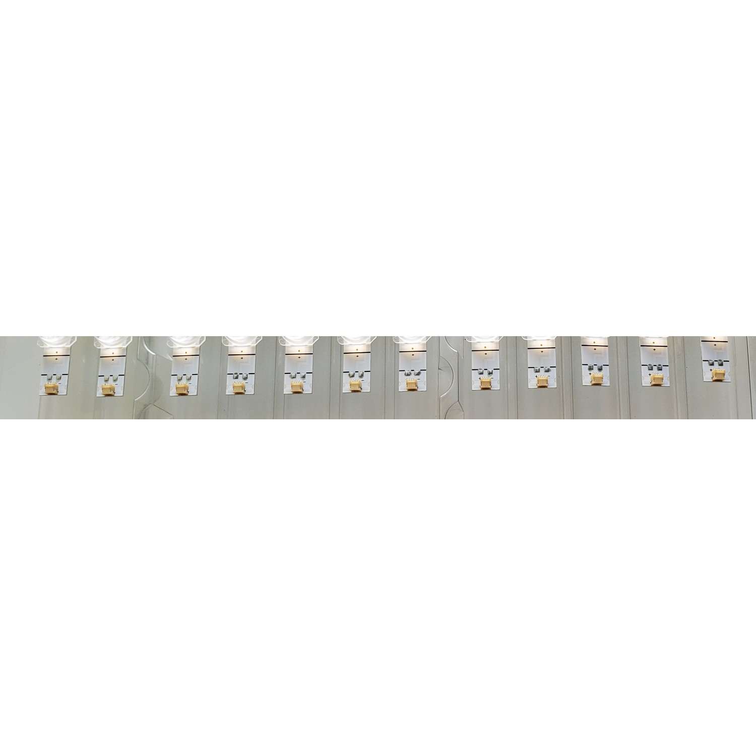 KIT DE LED'S ((NUEVOS)) PARA TV HISENSE / TOSHIBA ((12 PIEZAS)) / NUMERO DE PARTE LB7502J V0 / HD750Y1U71-TAL2+2020102201 / 1253549 / 1249422 / PANEL HD750Y1U71 / MODELOS 75A6G / 75A6H / 75A65H / 75A65K / 75R6E4 / 75R6030 / 75R6030G / 75C350KU - Imagen 3