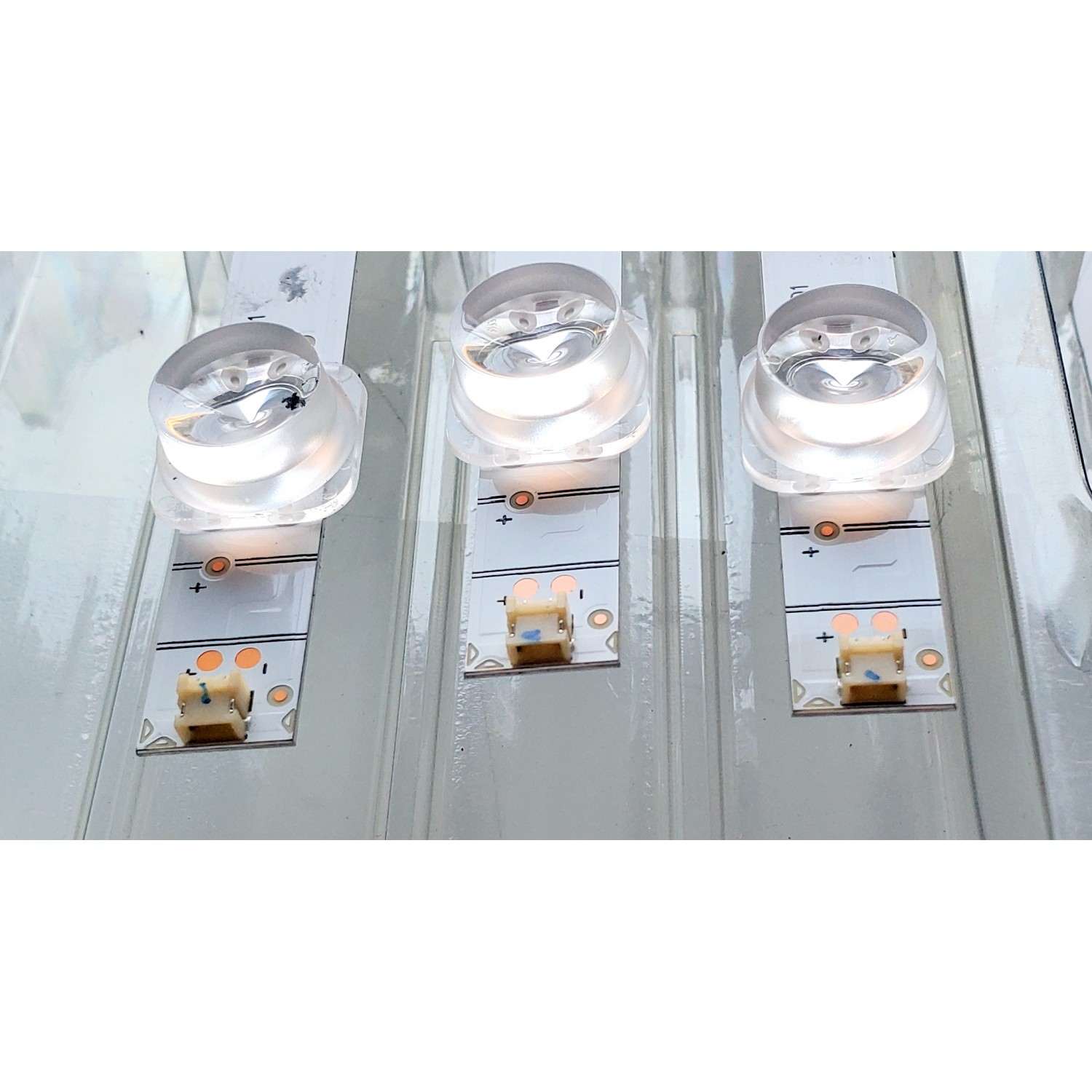 KIT DE LED'S ((NUEVOS)) PARA TV HISENSE ((3 PIEZAS)) / NUMERO DE PARTE HD425Y1U51-T0L6 / 2021012201 / APT-HXLB21008 */ HD425Y1U51-T0L6+2021012201+APT-HXLB21008 / 1264259 / PANEL HD425Y1U51-T0L2 / MODELOS 43A6G / 43A6G / 43R7G5 / 43R6E4 / 43R6G / 43A6H - Imagen 4
