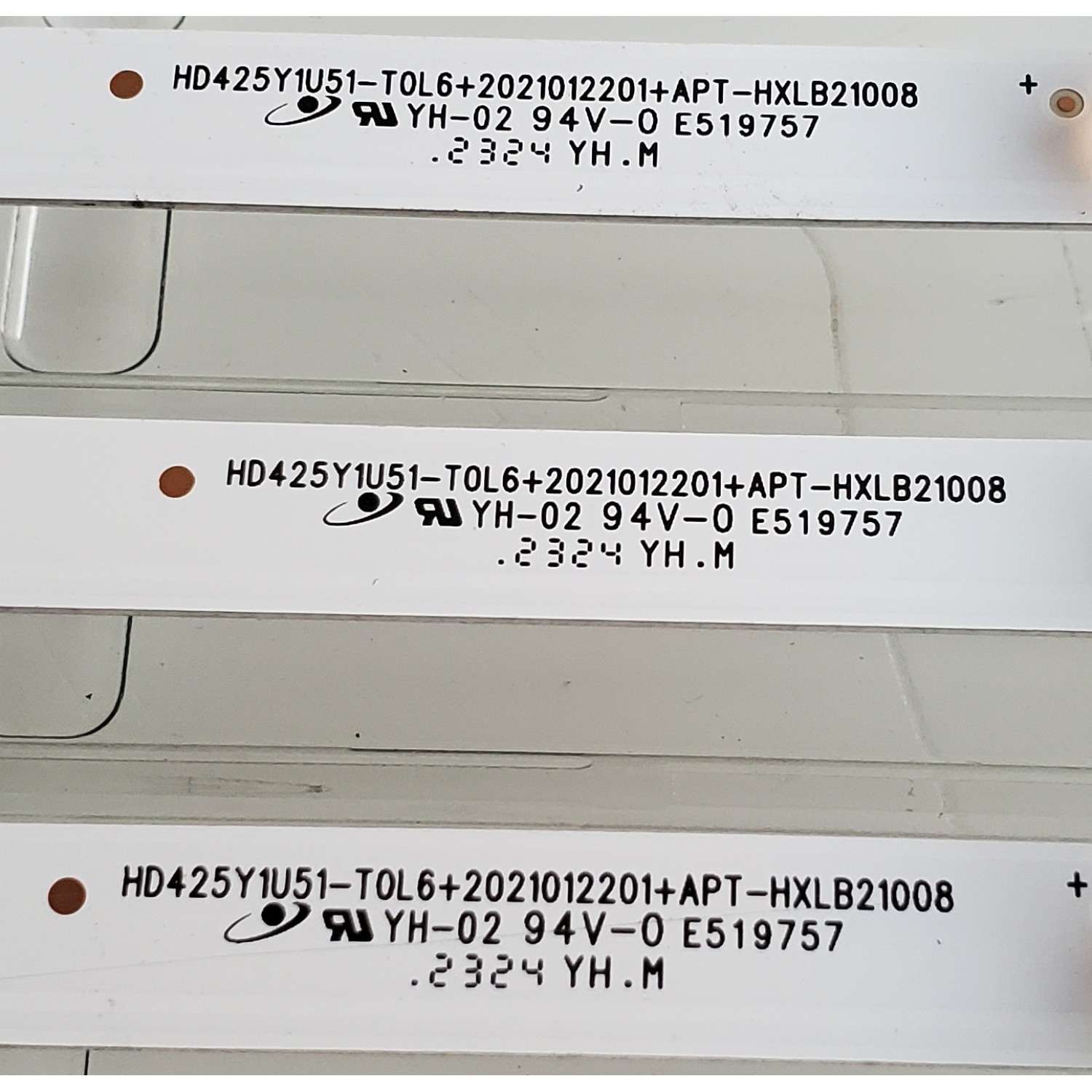 KIT DE LED'S ((NUEVOS)) PARA TV HISENSE ((3 PIEZAS)) / NUMERO DE PARTE HD425Y1U51-T0L6 / 2021012201 / APT-HXLB21008 */ HD425Y1U51-T0L6+2021012201+APT-HXLB21008 / 1264259 / PANEL HD425Y1U51-T0L2 / MODELOS 43A6G / 43A6G / 43R7G5 / 43R6E4 / 43R6G / 43A6H - Imagen 2