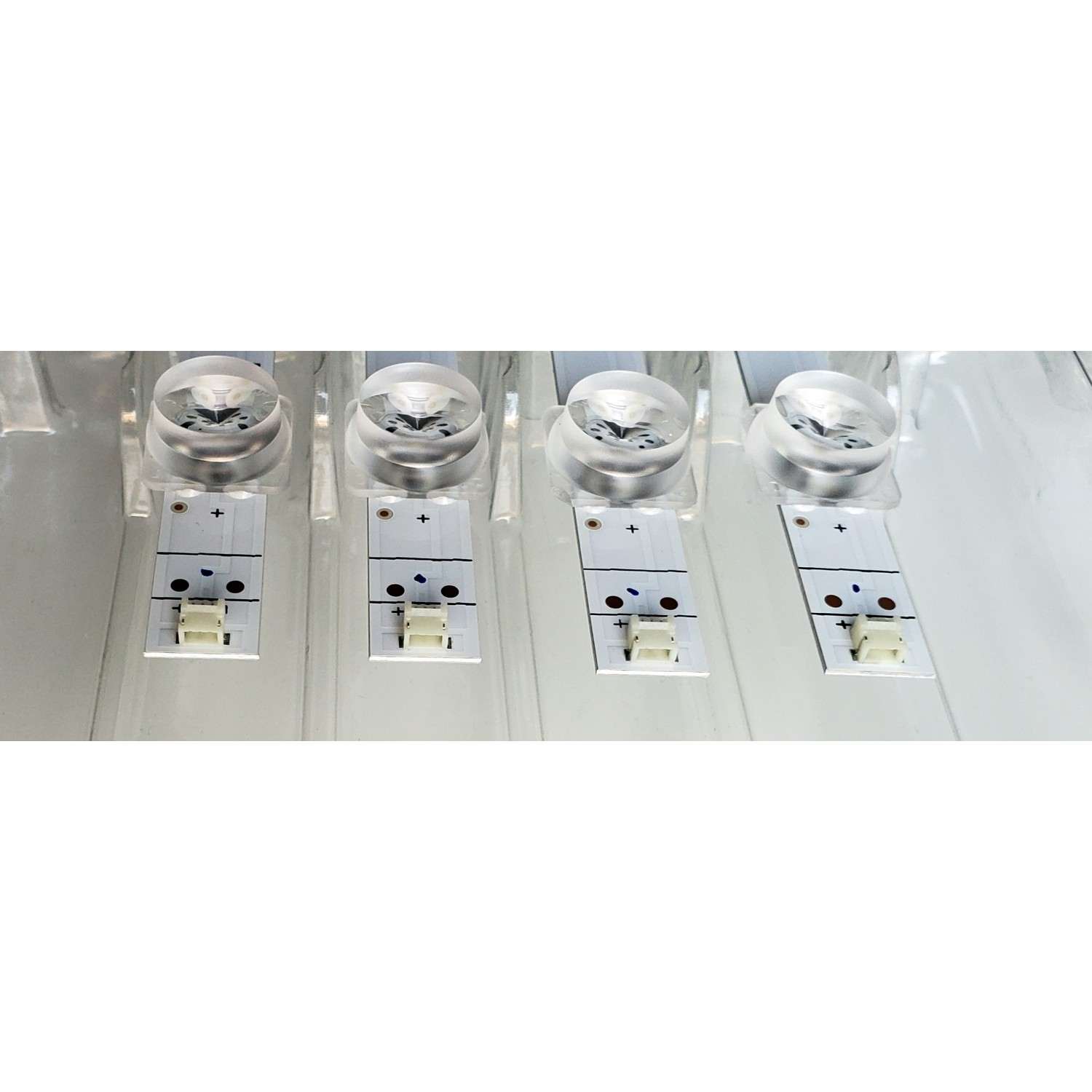 KIT DE LED'S ((NUEVOS)) PARA TV HISENSE / TOSHIBA ((4 PIEZAS)) / NUMERO DE PARTE CRH-BXBT50Y13030080409FREV1.1 / BD500Y1U-LB51L2 / 2021021901 / SVH500AH2 / 1262012 / 26131500 / PANEL HD500Y1U51-T0L2/MX\GM\CKD3A\ROH / MODELOS 50A6G / 50C350KU - Imagen 2