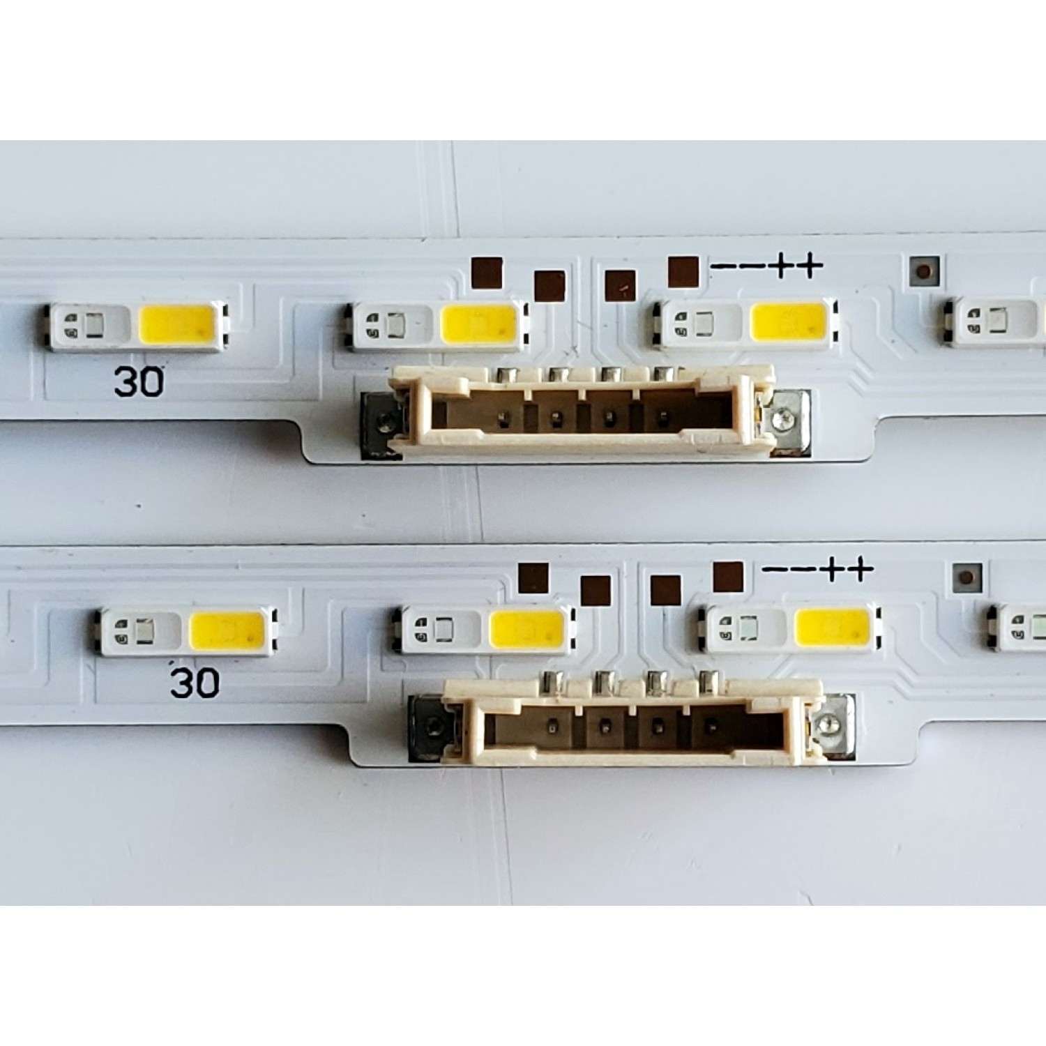 KIT DE LED'S PARA TV SAMSUNG QLED ((2 PIEZAS)) / NUMERO DE PARTE BN96-50385A / STC650AJO / STC650AJ0 / Q60/70T_STC650AJ0_7020_2iN1_BLUE_62LED_REV1.0_191107 / Q60/70T_STC650AJ0_7020_2iN1_BLUE_62LED_REV2.0_200302 / MODELOS QN65Q7DTAFXZA / QN65LS03TAFXZA - Imagen 4