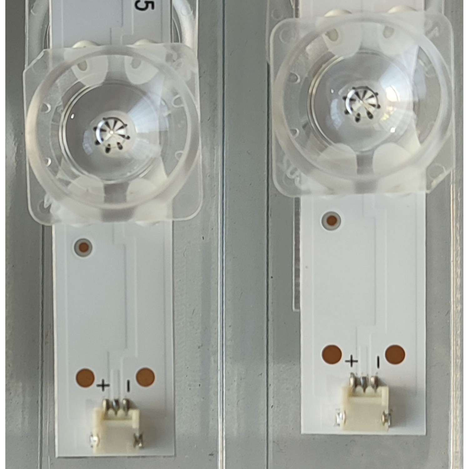 KIT DE LED'S (( NUEVOS )) PARA TV HISENSE (( 2 PZ )) NUMERO DE PARTE CRH-BX32X1H30300502019REV1.1 / JBD315X1H-LB81+2020010901+SVH320F19 / PANEL JHD315X1H61-TXL1 / MODELO 32H4030F3 / 32H5500G / 32H5510G / 32V35KU - Imagen 5