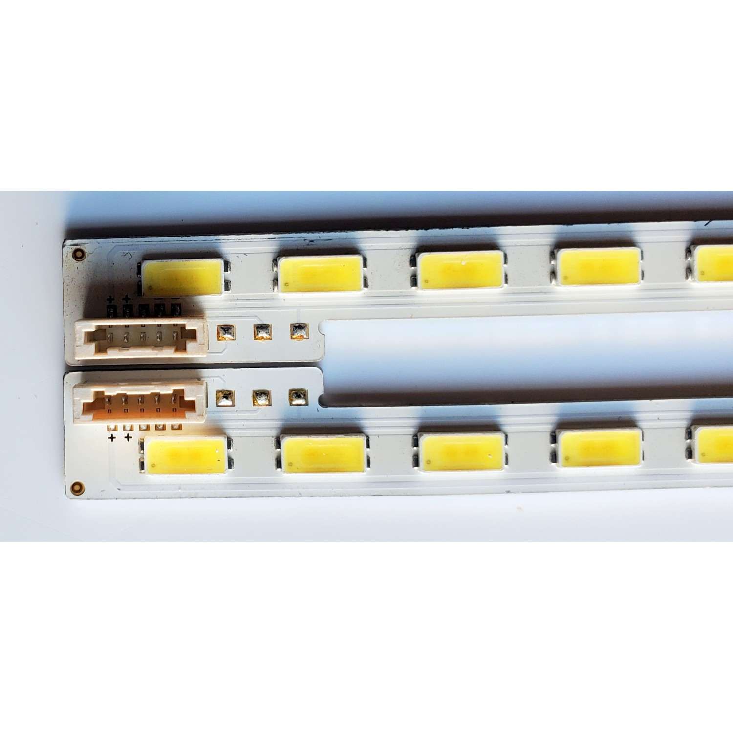 KIT DE LED'S PARA TV SONY ((2 PIEZAS)) / NUMERO DE PARTE 2012SLS55 / SLED 2012SLS55 7030 58 L REV1.1 / SLED 2012SLS55 7030 58 R REV1.1 / LJ64-03374A / PANEL LTY550HJ04-A01 / MODELO KDL-55EX640 - Imagen 3