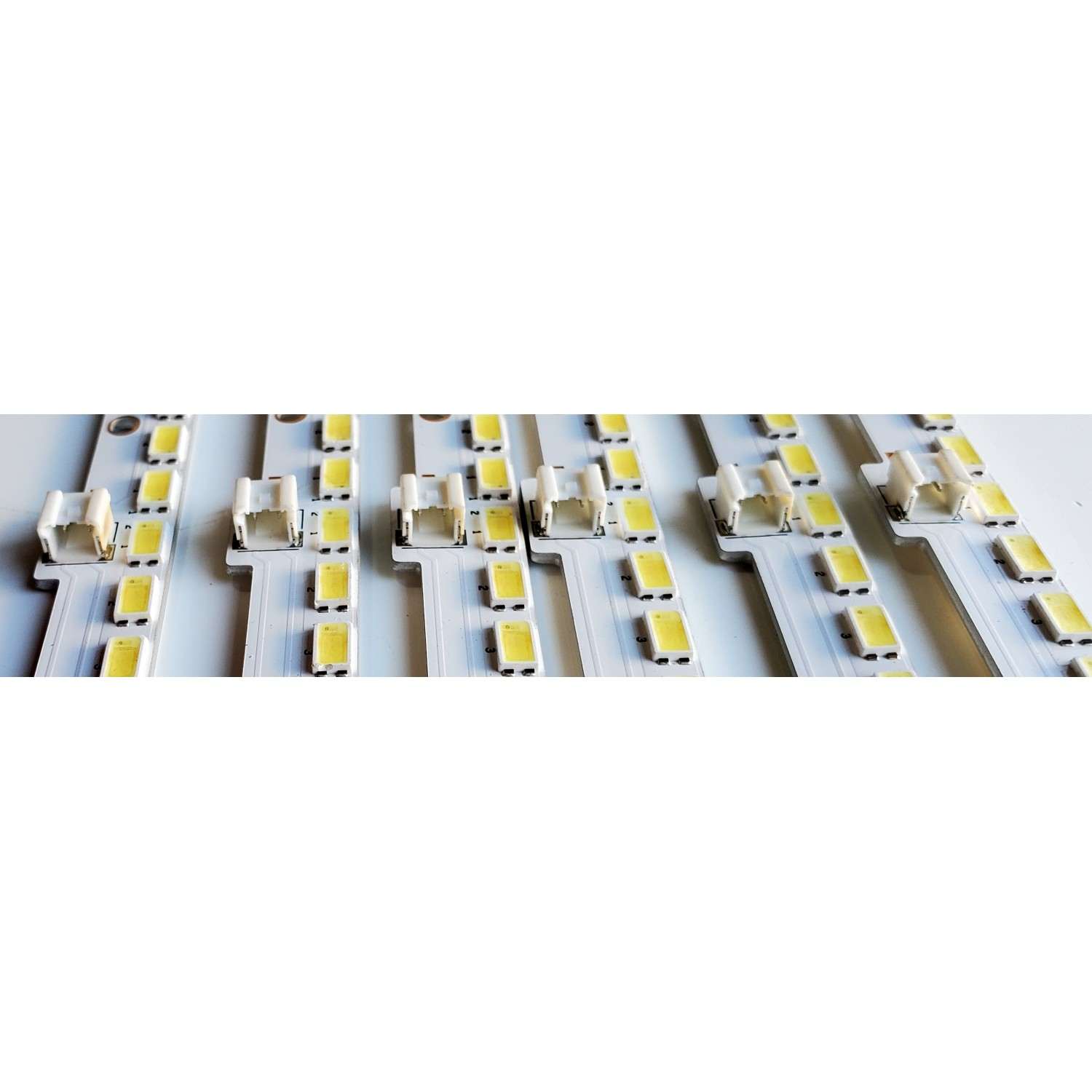 KIT DE LED'S PARA TV SHARP ((6 PIEZAS)) / NUMERO DE PARTE 2013SSP70 5630 70 REV1.0 / PANEL JE695D3HB1 / JE695D3H1AZ / JE695D3HB10R / JE695D3HB1AV / MODELOS LC-70LE55U / LC-70UC30U / LC-70LE750U / LC-70LE857U / LC-70UQ17U - Imagen 4