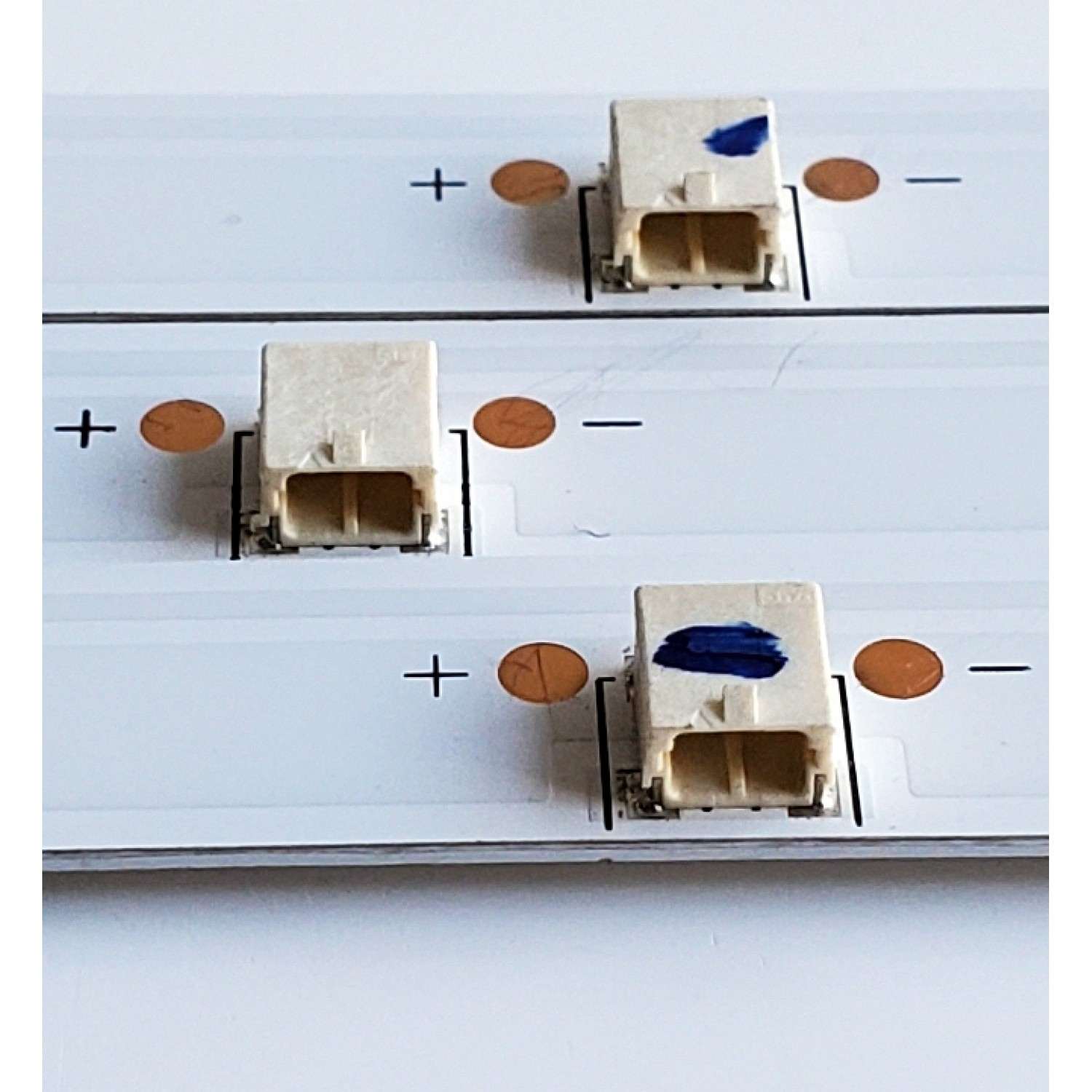 KIT DE LED'S PARA TV WESTINGHOUSE ((3 PIEZAS)) / NUMERO DE PARTE JL.D43071330-002FS-M_V01 / BG-L GL12 94V-0 E529852 FJ / 20AG430 / LB-C430-G5C-U-C-7-12-X9 / PANEL C430Y19-5C / DISPLAY V430DJ1-Q01 REV.D2 / MODELO WR43UX4210 - Imagen 2