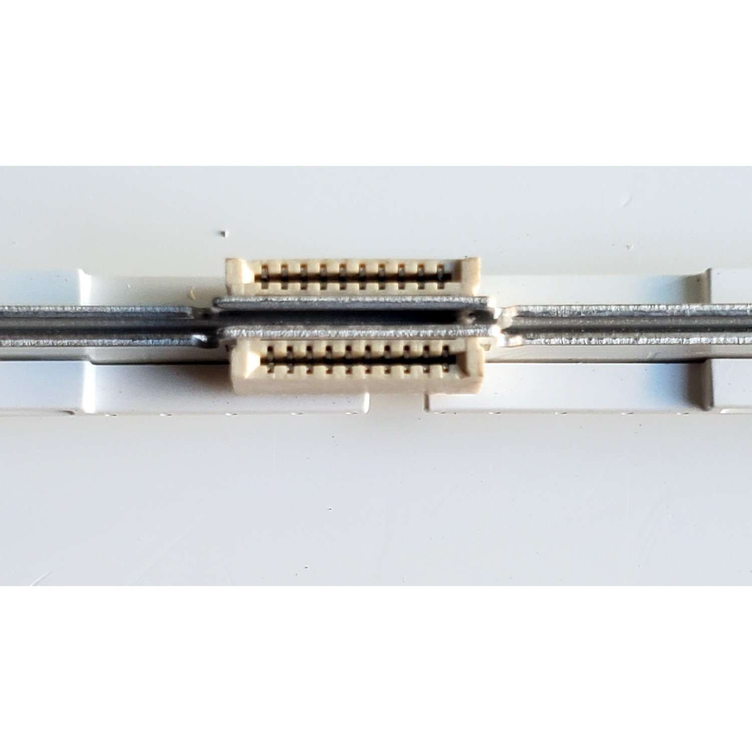 KIT DE LED'S PARA TV LG ((2 PIEZAS)) / NUMERO DE PARTE 6916L-3103A / 6916L-3104A / 6922L-0241A / PANEL LC49EQG (FL)(M3) / MODELO 49SK8000PUA - Imagen 2