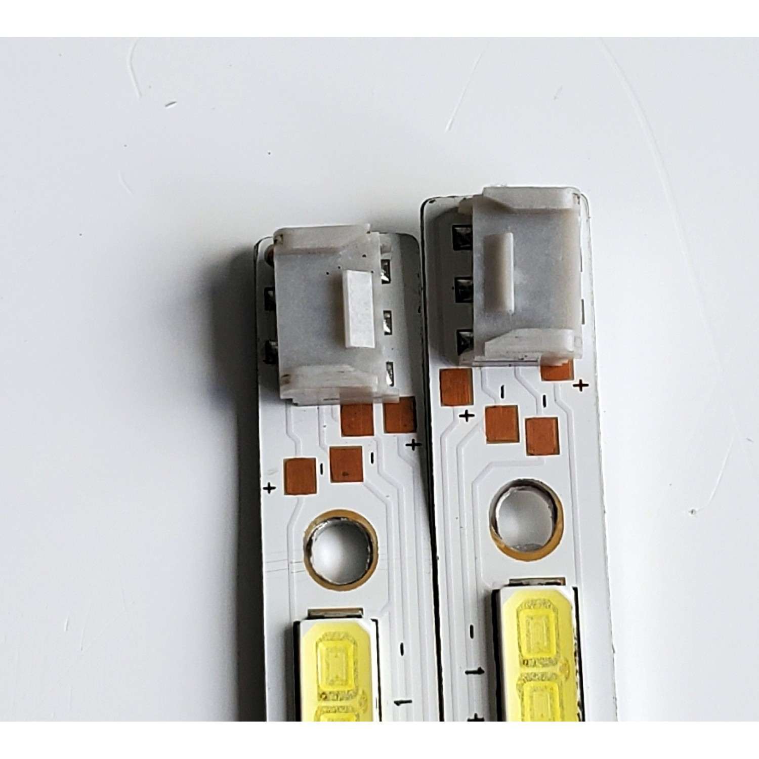 KIT DE LED'S PARA TV SHARP ((2 PIEZAS)) / NUMERO DE PARTE 60INCH 7030PKG / 5288ZZ / 5289ZZ / LG Innotek 60INCH 7030PKG 68EA L-type / LG Innotek 60INCH 7030PKG 68EA R-type / MODELOS E601I-A3 / KLV-60EX640 / KDL-60R550A / KDL-60R555A / LC-60C6500U - Imagen 3