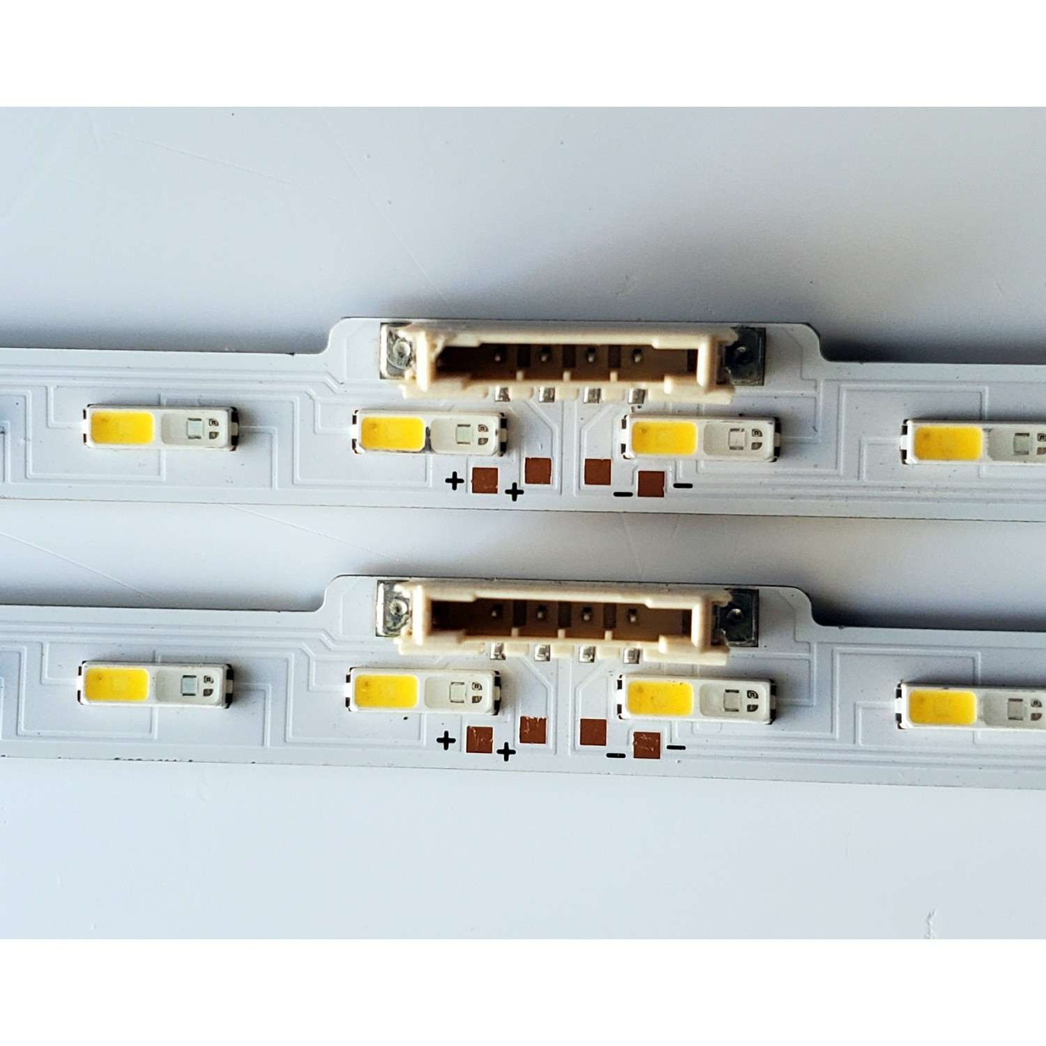KIT DE LED'S PARA TV SAMSUNG ((2 PIEZAS)) / NUMERO DE PARTE BN96-50381A / STC430AE1 / Q60/Q70T_STC430AE1_7020_2in1_BLUE_38LED_REV1.0_191107 / 50381A / PANEL CY-RT043HGAV2H / MODELO QN43Q60 / QN43Q60TAFXZA - Imagen 2
