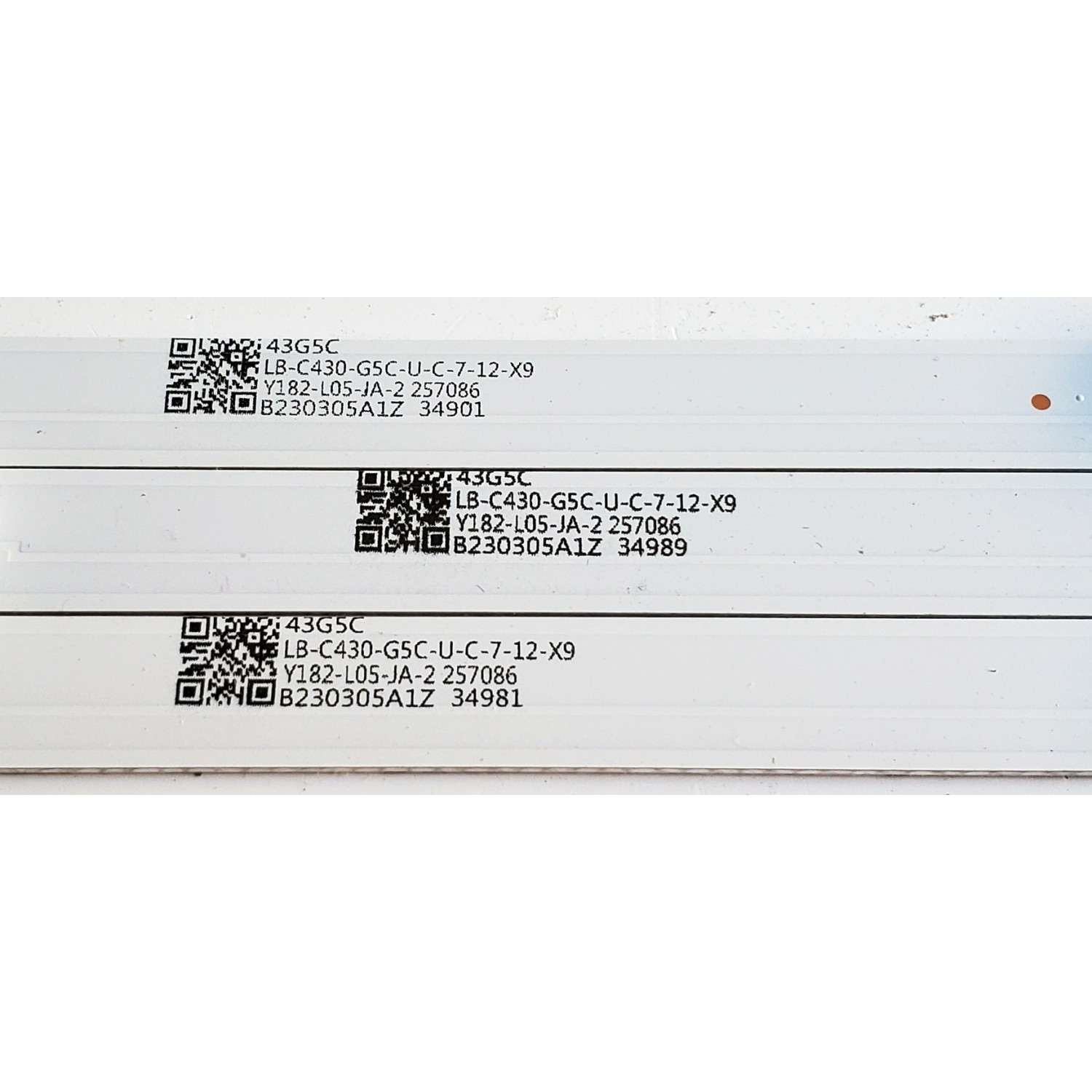 KIT DE LED'S PARA TV WESTINGHOUSE ((3 PIEZAS)) / NUMERO DE PARTE CRH-ZG43G7N3030070301FREV1.0 / 43G5C / 43G7N / Y182-L05-JA-2 / 257086 / B230305A1Z / PANEL C430Y19-5C / DISPLAY V430DJ1-Q01 REV.D2 / MODELO WR43UX4210 - Imagen 3