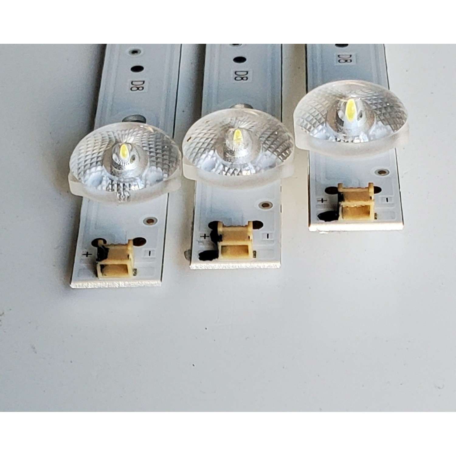 KIT DE LED'S PARA TV QUASAR ((3 PIEZAS)) / NUMERO DE PARTE SJ.DZ.D3850402-2835BS-M / 1.14.MD385021 / 201218 / 385A06K / 0A4R-1.17.01.0000172-000-D5-136T08V2C / 210714D5-02040-DK.D385S02-24565-DR1026 / PANEL DXLC390TA2A / DISPLAY LC390TA2A / MODELO Q39HD1 - Imagen 4