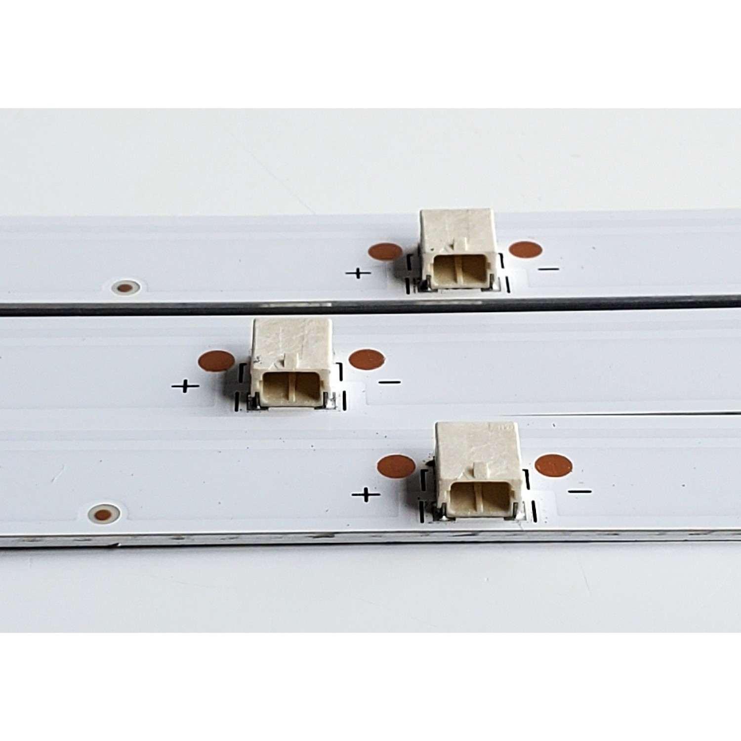 KIT DE LED'S PARA TV PHILIPS ((3 PIEZAS)) / NUMERO DE PARTE JL.D40071330-002GS-M_V01 / LB-C400-G7N-F-C-7-12-X91 / D40071330 / 20AF430 / E519757 / MODELOS PTV40G6 / PTV40G60SNBL / PTV40G65RCH / 40PFL4775/F8 - Imagen 2