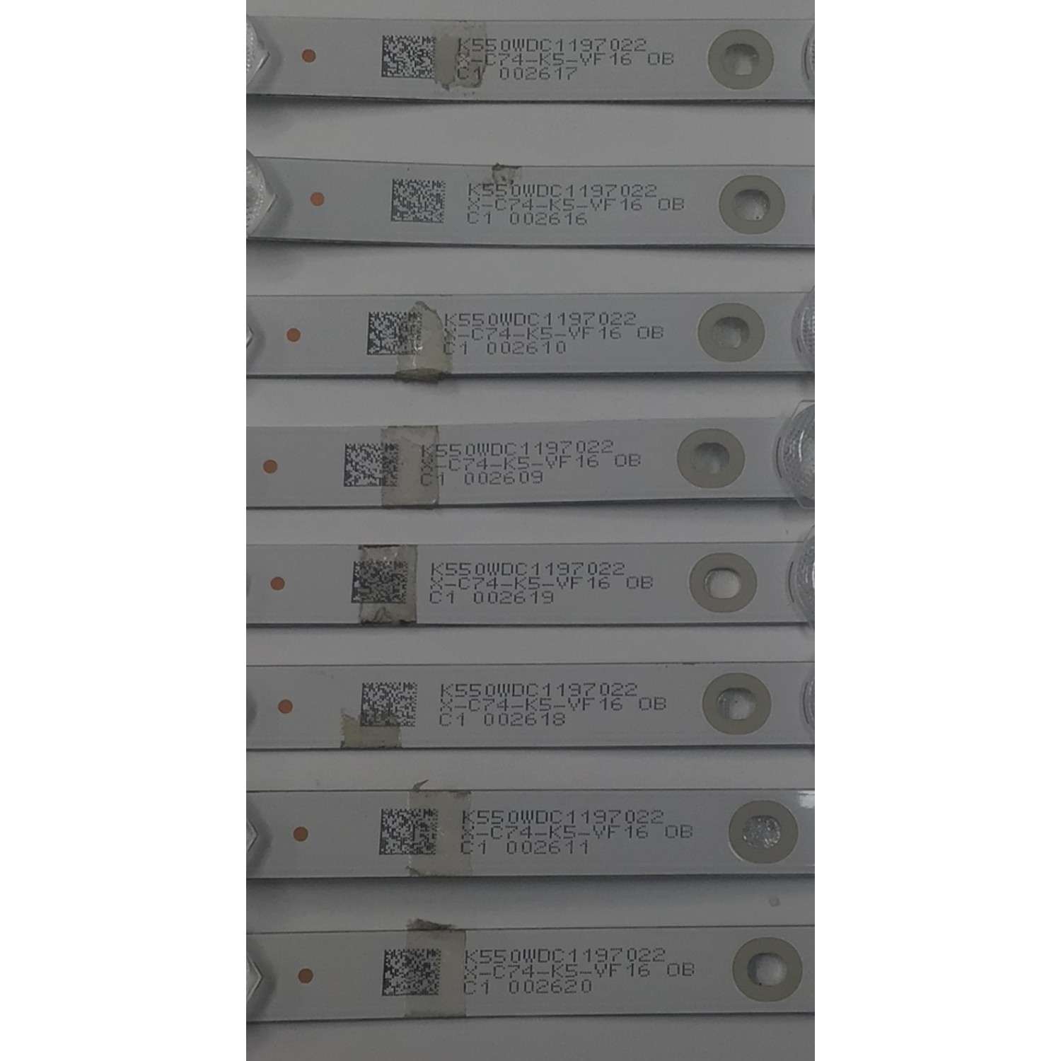 KIT DE LEDS PARA TV PHILIPS ORIGINAL 8 PIEZAS / NUMERO DE PARTE 4708-K550WD-A2113N01 / K550WDC1 A2 / K55WDC1 / 471R1P62 / 197022 / X-C74-K5-VF 16 0B / MODELO 55PUF6092 - Imagen 4