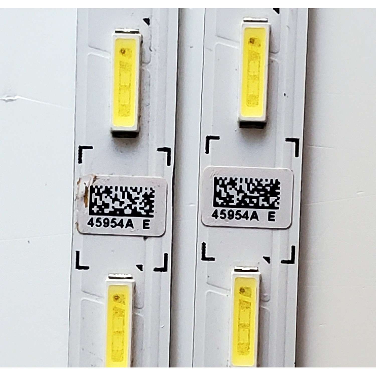 KIT DE LED'S PARA TV SAMSUNG ((2 PIEZAS)) / NUMERO DE PARTE BN96-45954A / BN9645954A / 43''-NEW EDGE-28EA-180223-7020-ANODE / 43''-NEW EDGE-28EA-180223-7020 / E306084 / PANEL'S CY-NN043HGNV1H / CY-NN043HGEVMH / MODELO UN43RU7100 - Imagen 2
