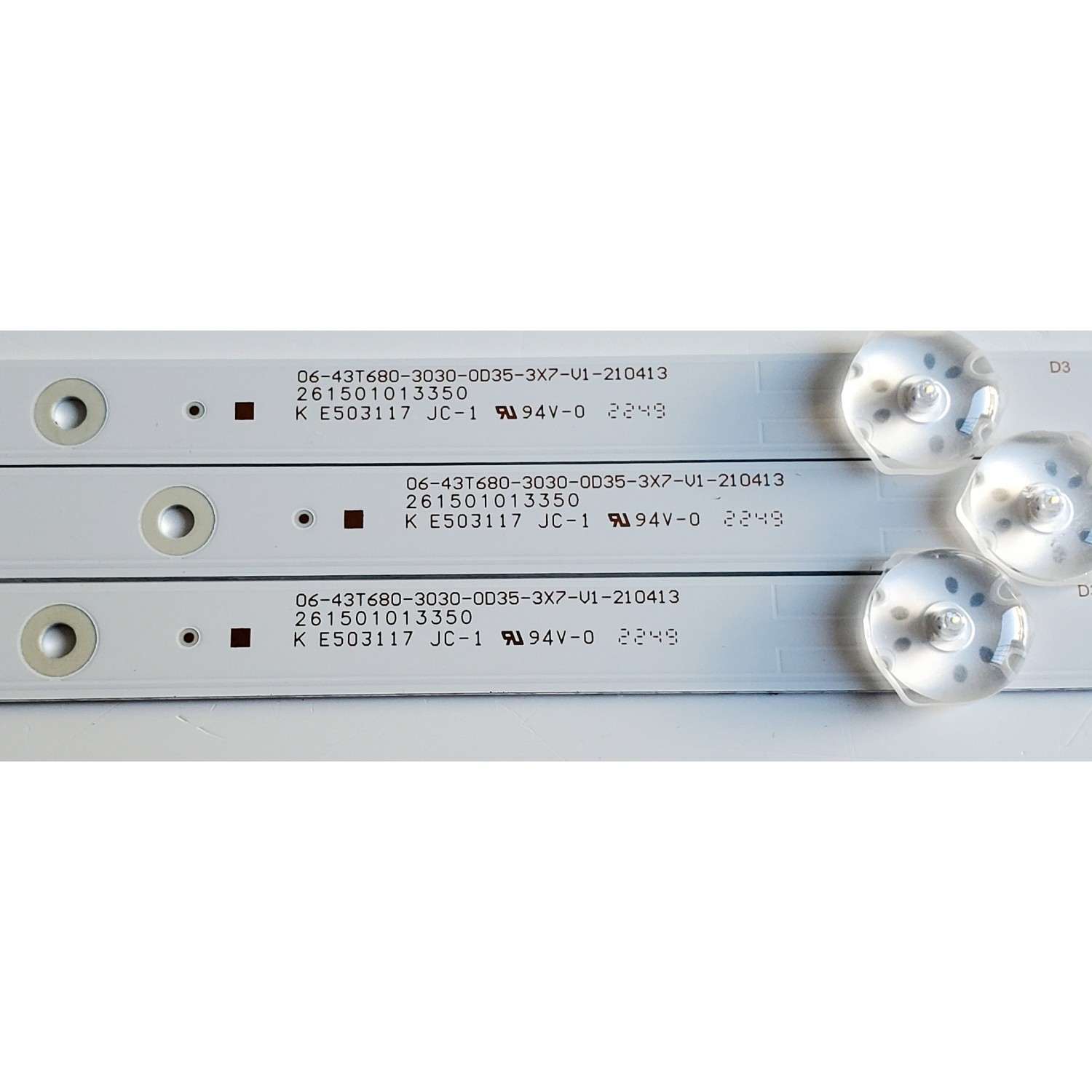 KIT DE LED'S PARA TV WESTINGHOUSE ((3 PIEZAS)) / NUMERO DE PARTE 261501013350 / 06-43T680-3030-0D35-3X7-V1-210413 / E503117 / 230101024510 / PANEL HK430WLEDM-JH4KH / DISPLAY PT430GT01-3 VER.1.0 / MODELOS WR43UX4210 / WR43UT4210 / WR43UT4212 - Imagen 4