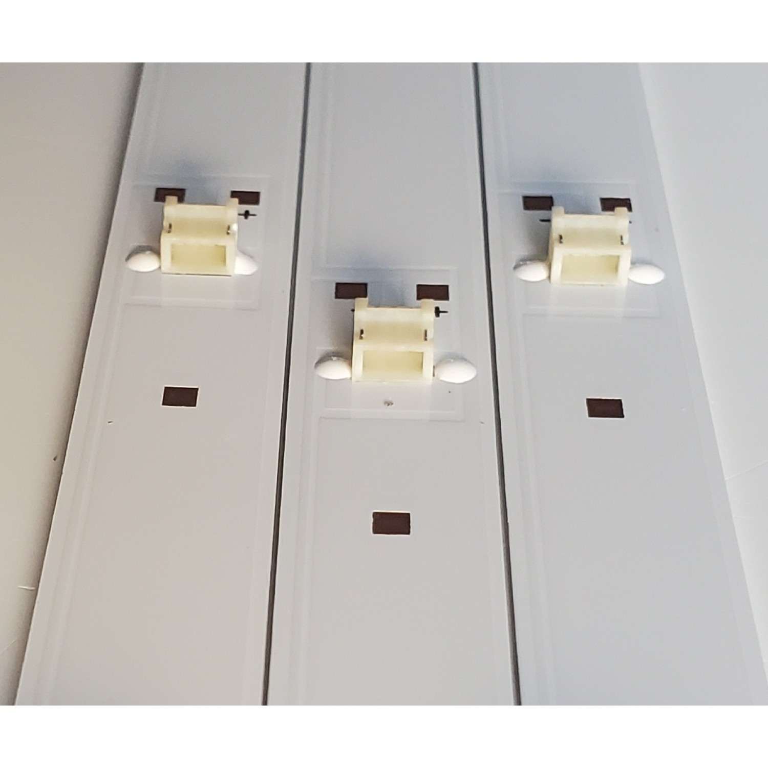 KIT DE LED'S PARA TV WESTINGHOUSE ((3 PIEZAS)) / NUMERO DE PARTE 261501013350 / 06-43T680-3030-0D35-3X7-V1-210413 / E503117 / 230101024510 / PANEL HK430WLEDM-JH4KH / DISPLAY PT430GT01-3 VER.1.0 / MODELOS WR43UX4210 / WR43UT4210 / WR43UT4212 - Imagen 3