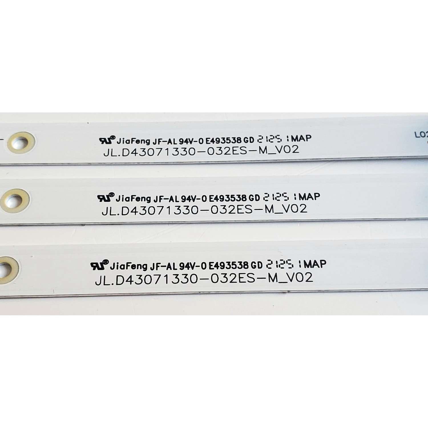 KIT DE LEDS PARA TV WESTINGHOUSE ORIGINAL 3 PIEZAS / NUMERO DE PARTE JL.D43071330-032ES-M_V02 / 1110-4000411 / E493538 / 230101023610 / 21AF530 / PANEL HK430WLEDM-JH6PH / DISPLAY PT430CT03-14 VER.2.0 / MODELO WR43FX2212 / WR43FX2210 / 43PUL6643/F7 - Imagen 2