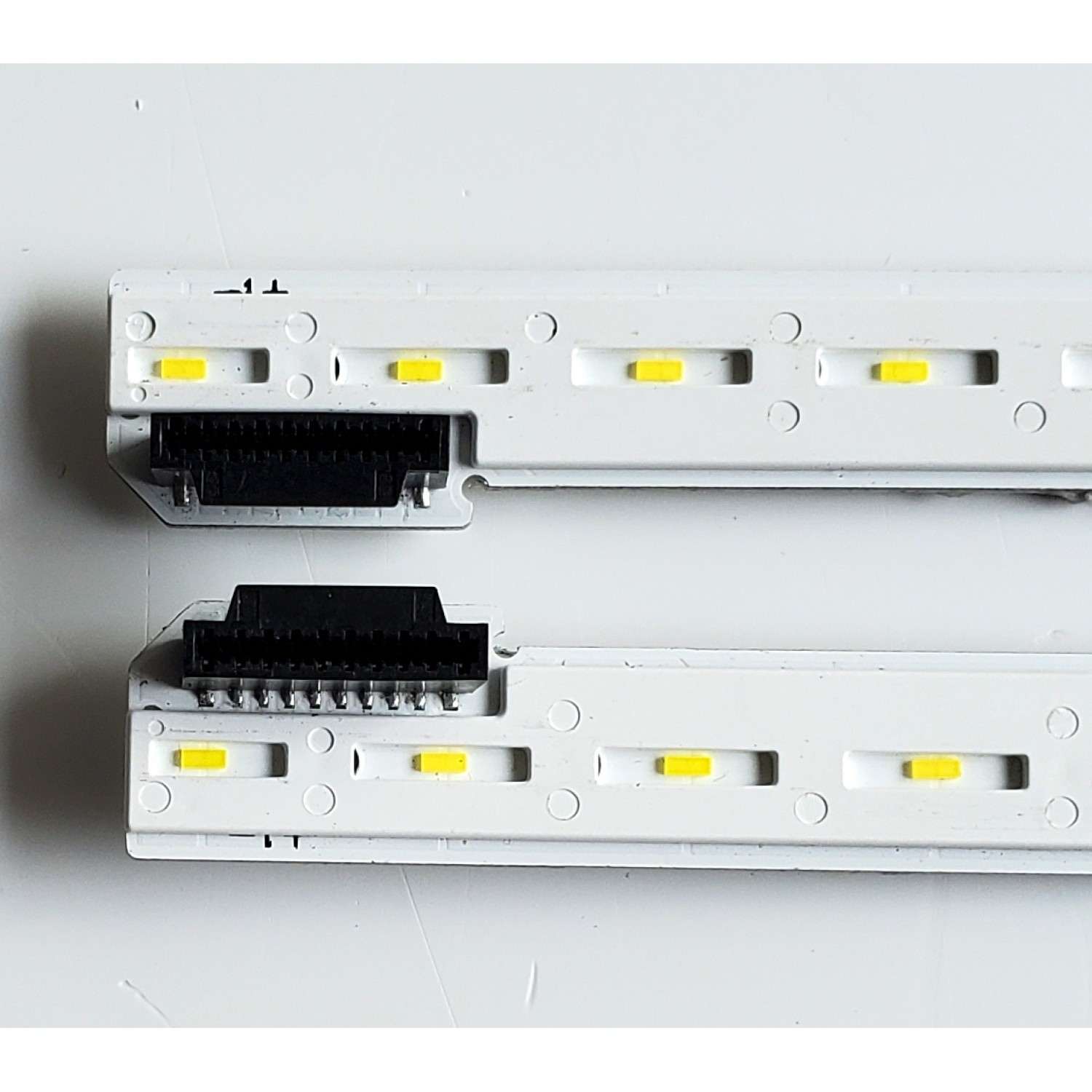 KIT DE LED'S PARA TV LG ((2 PIEZAS)) / NUMERO DE PARTE 6916L-3024A / 6916L-3025A / 3025A / 3024A / 43" V17 ART3 3024 REV0.2 2 L-TYPE / 43" V17 ART3 3025 REV0.2 2 R-TYPE / PANEL LC430EGG (FK)(M1) / MODELO 43UJ750V-ZB / 43UJ750V-ZB.BEUYLJP - Imagen 2