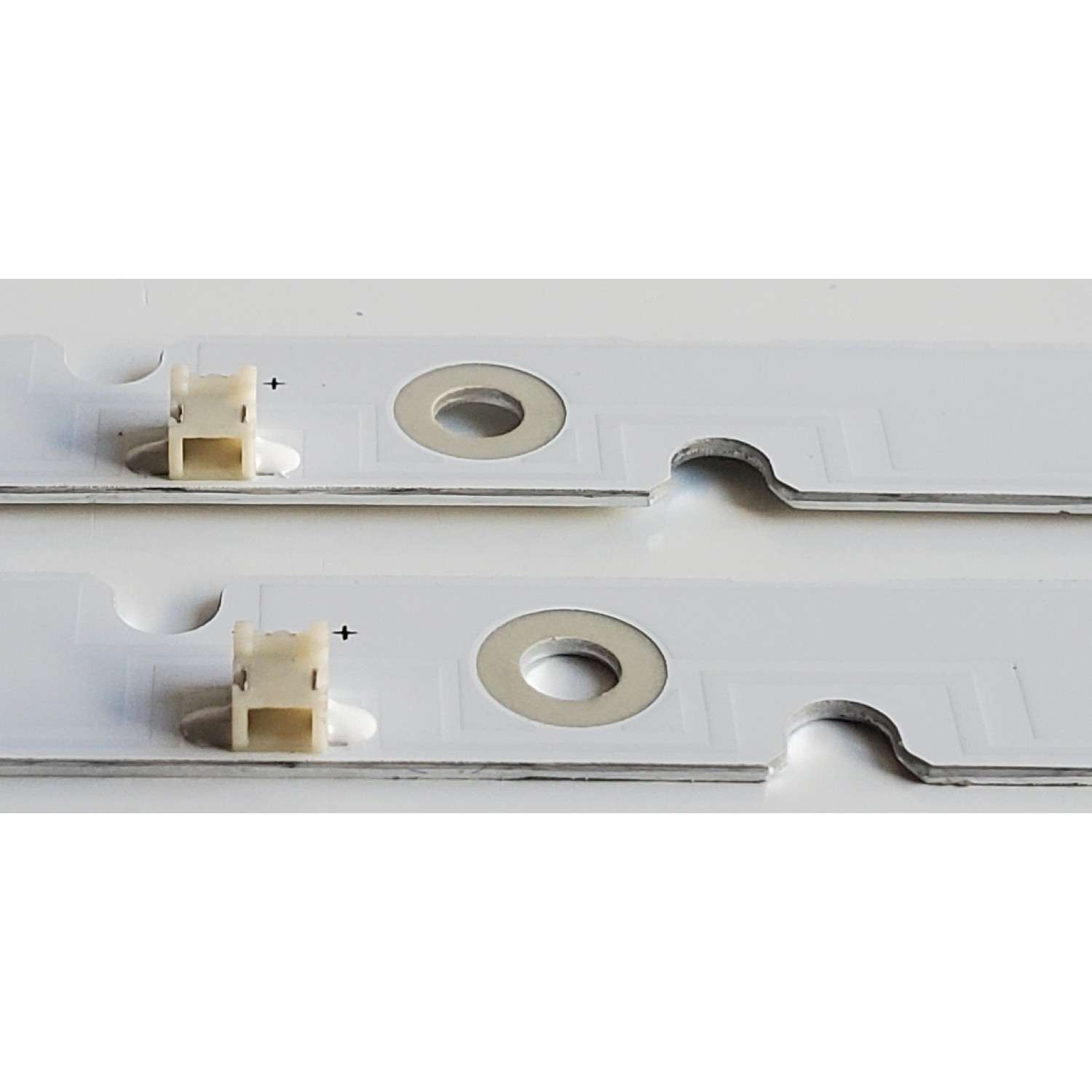 KIT DE LED'S PARA TV JVC ((2 PIEZAS)) / NUMERO DE PARTE 261501015700 / 230101020080 / 06-2-32F1D-2X6-EMC-598X12 / E503117 / 06-2-32F1D-2X6-EMC-598X12-2W-0D35-V1.3-220211 / PANEL HK315LEDM-JH4ZH / DISPLAY PT320AT02-2 VER.2.0 / MODELOS SI32R / WR32HX2210 - Imagen 4