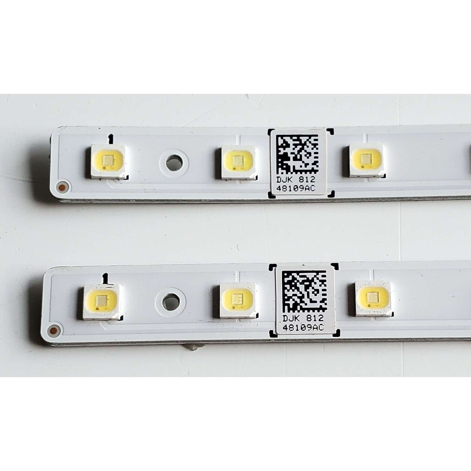 KIT DE LED'S PARA TV SAMSUNG ((2 PIEZAS)) / NUMERO DE PARTE BN96-48109A / 19Y_Q60_STC550AZ8_3030F_Blue_52ea_Rev2.0_181112 BN96-48109A / STC550AZ8 / PC65495A / E320262 / PANEL CY-RR055FGLV1H / MODELO QN55Q60 / QN55Q60RAFXZA FA01 - Imagen 2