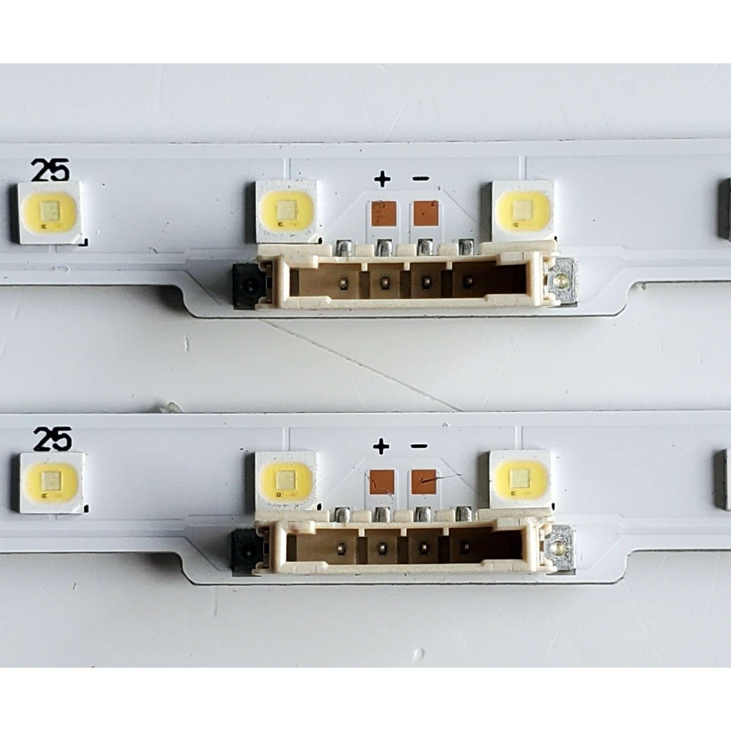 KIT DE LED'S PARA TV SAMSUNG ((2 PIEZAS)) / NUMERO DE PARTE BN96-48109A / 19Y_Q60_STC550AZ8_3030F_Blue_52ea_Rev2.0_181112 BN96-48109A / STC550AZ8 / PC65495A / E320262 / PANEL CY-RR055FGLV1H / MODELO QN55Q60 / QN55Q60RAFXZA FA01 - Imagen 4
