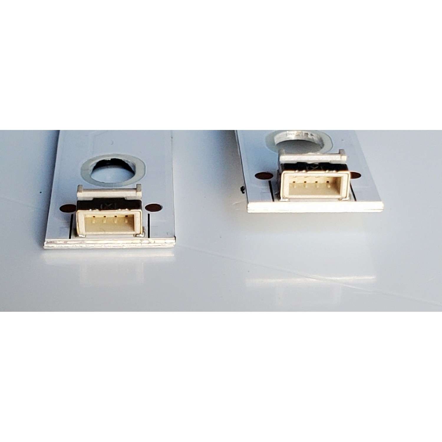 KIT DE LEDS PARA TV VIZIO ORIGINAL 2 PIEZAS / NUMERO DE PARTE 210BZ18D0B334BR02X / 58VB31 / LB-GM3030-GJVIZIO582X18VB31-JS / LB-GM3030-GJVIZI0582X18VB31-JS / PANEL TPT580WR-PV5D.K / DISPLAY CC580PV5D VER.02 / CV580U1-T01 REV:01 / MODELO V585-J01 - Imagen 3