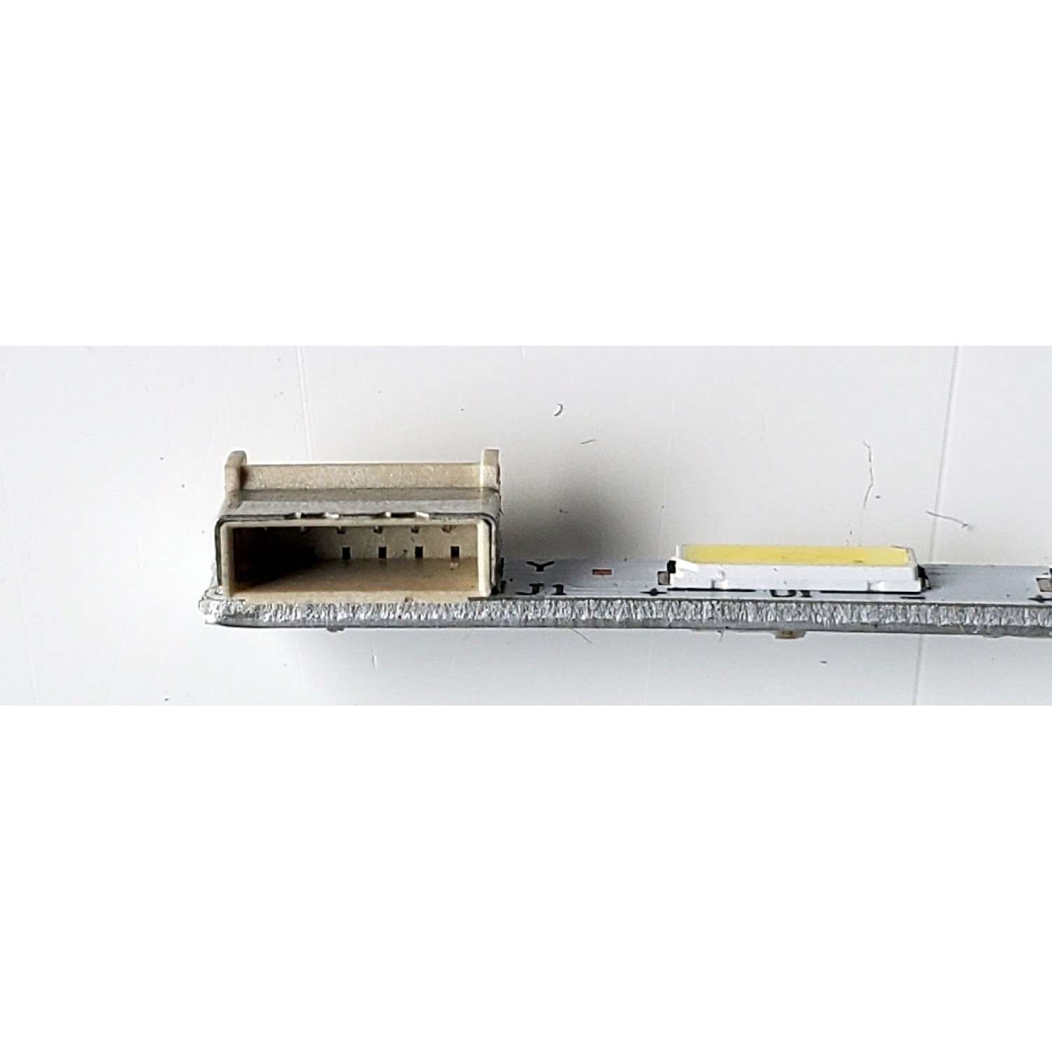 TIRA DE LED PARA MONITOR DELL ((1 PIEZA)) / NUMERO DE PARTE 0E355813 / LBM238M1703-P / PANEL MV238FHM-N10 / MODELO SE2416HX - Imagen 2
