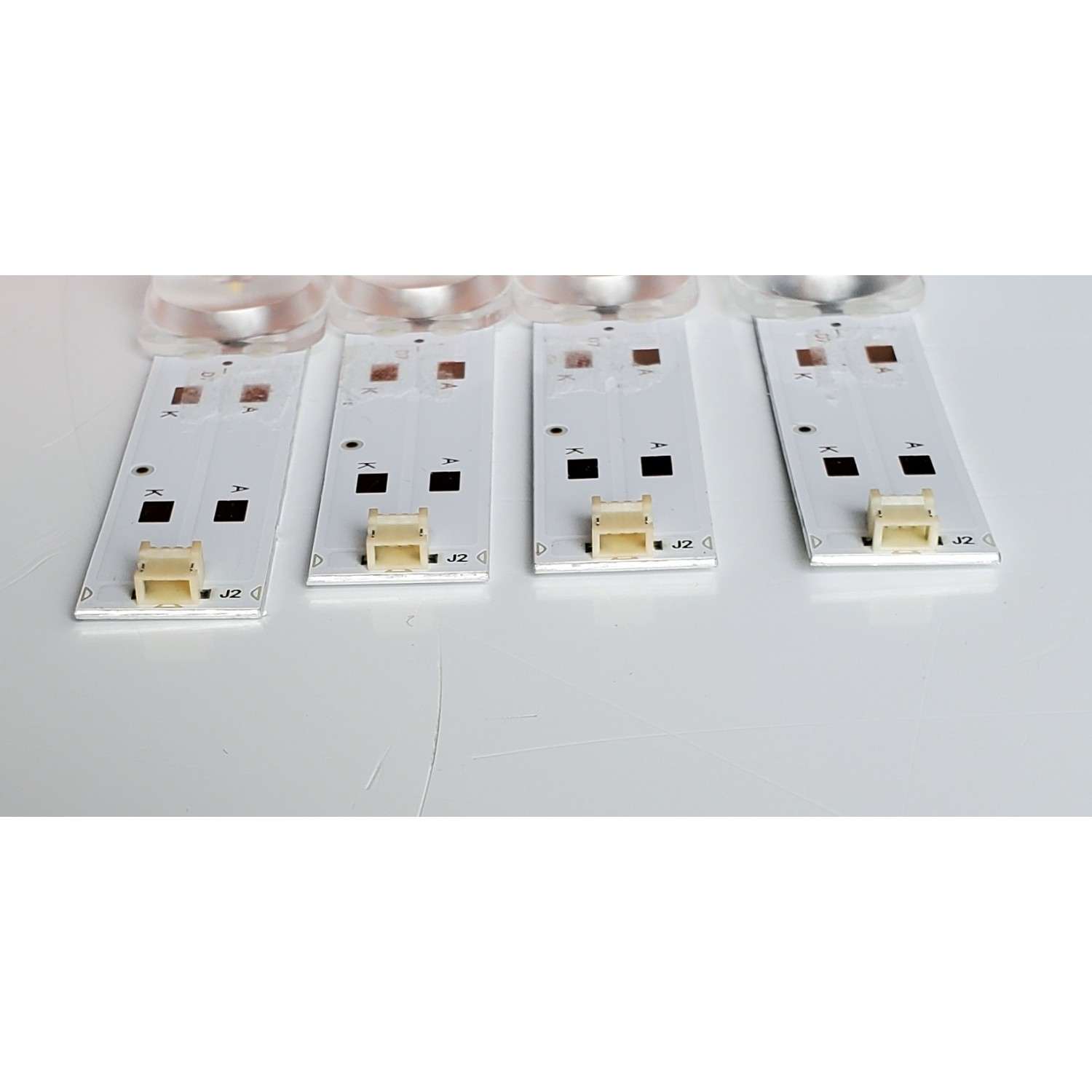 KIT DE LEDS PARA TV VIZIO ORIGINAL 4 PIEZAS / NUMERO DE PARTE HFSX43D07-ZC26AG-01D / HFSX43D07-ZC26AG-02D / 303HX430044D / HX430M12 / PANEL BOEI430WU1 / DISPLAY CC430LV2D / MODELO D43F-J04 - Imagen 6
