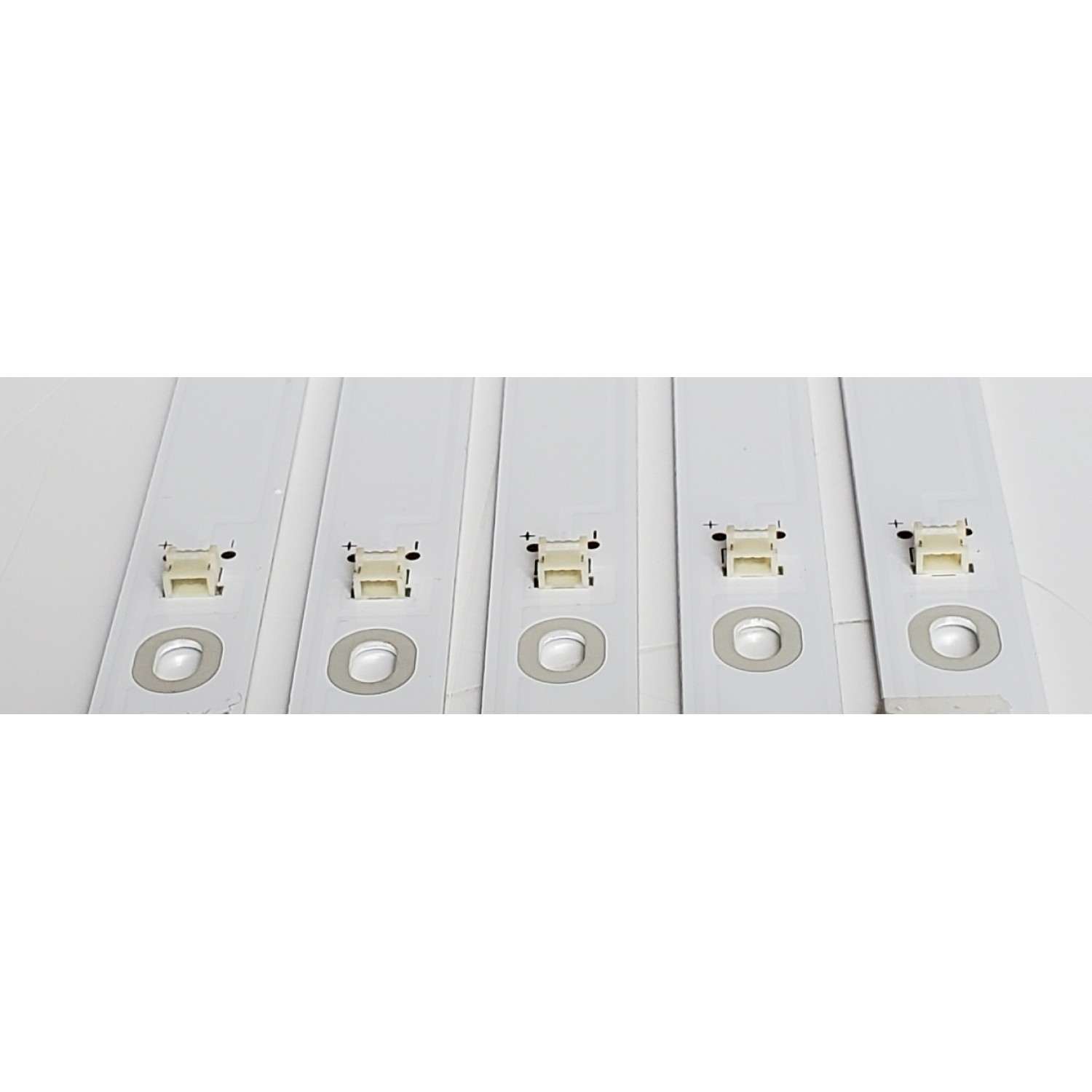 KIT DE LED'S PARA TV JVC ((5 PIEZAS)) / NUMERO DE PARTE JL.D55052330-006CS-M_V01 5.0 / 55T 55V 5*10 5S2P / JF-AL 94V-0 E493538 GD / 308055503JF00001 / 185LME53. 0-3.3V / D210816 / PANEL CX550DLEDM / DISPLAY ST5461D11-3 VER.2.1 / MODELO LT-55EC3512 - Imagen 3