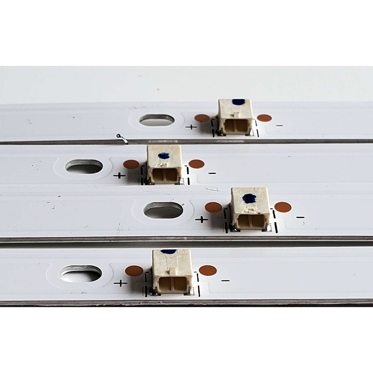 KIT DE LED'S PARA TV WESTINGHOUSE / PHILIPS ((4 PIEZAS)) / NUMERO DE PARTE JL.D50081330-002AS-M_V01 / E519757 / YH-02 94V-0 E519757 JX / 20BF530 / LB-C500-G7N-U-C-8-12-X9 / PANEL C500Y19-5C / DISPLAY HF500QUB-F20 / MODELOS 50PFL5756/F8 / WR50UX4012 - Imagen 3
