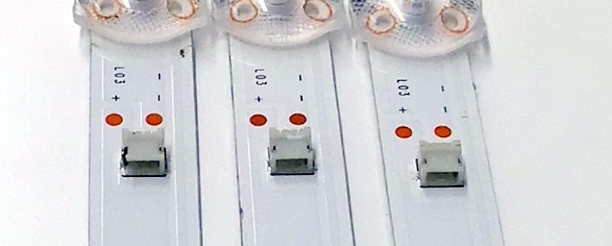 KIT DE LED'S PARA TV POLAROID ((3 PIEZAS)) / NUMERO DE PARTE JL.D43071330-140GS-M_V01 / 035-430-3030-1H / 18BE530 / E465853 / DISPLAY CC430LV2D VER.03 / MODELO PTV4317ILED - Imagen 2