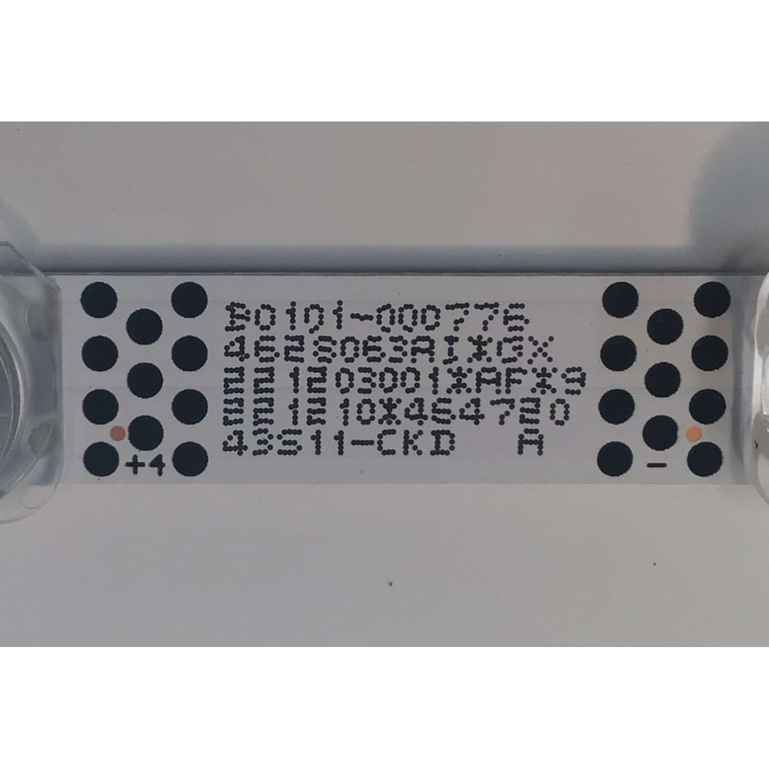 LED PARA TV TCL ORIGINAL 1 PIEZA / NUMERO DE PARTE 43S11-ZX3030A1-18X1KW-V4-20220810-TJ / B0101-000776 / 4628063A1 / 43S11-CKD A / PANEL LVU430NDEL / MODELO 43S451 - Imagen 2