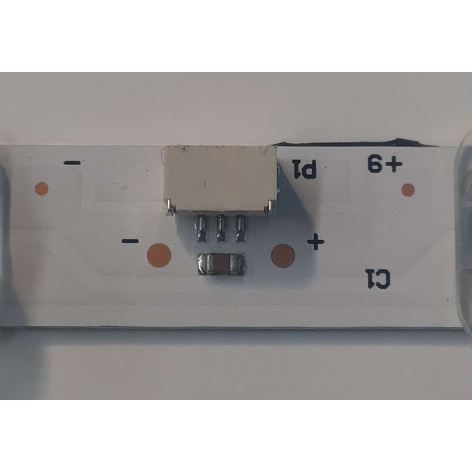 LED PARA TV TCL ORIGINAL 1 PIEZA / NUMERO DE PARTE 43S11-ZX3030A1-18X1KW-V4-20220810-TJ / B0101-000776 / 4628063A1 / 43S11-CKD A / PANEL LVU430NDEL / MODELO 43S451 - Imagen 3