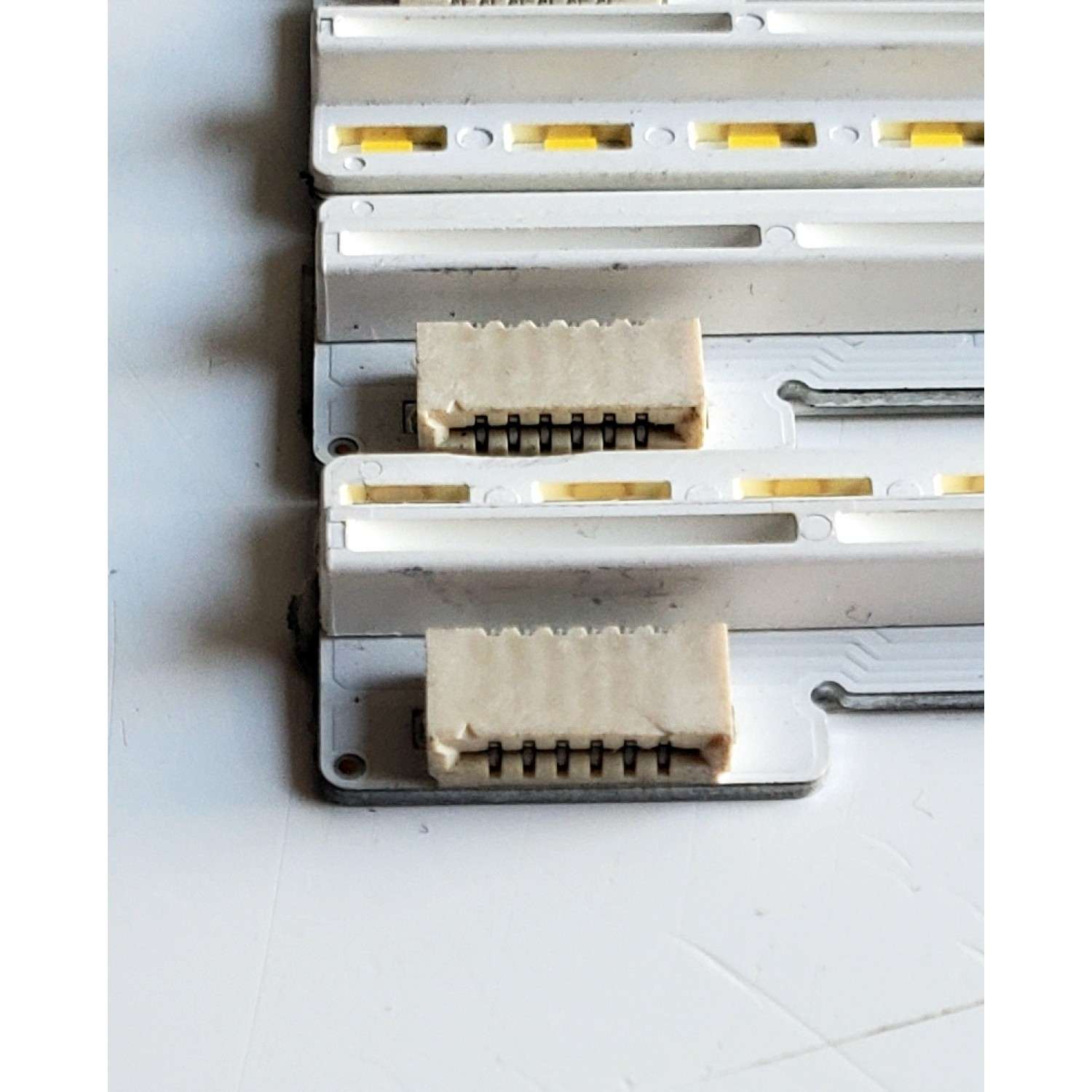 KIT DE LED'S PARA TV LG ((4 PIEZAS)) / NUMERO DE PARTE SSC_Y21_75NANO85_BOE_66LED_A BAR_REV01_200628 / SSC_Y21_75NANO58_BOE_66LED_B BAR_REV01_200628 / E469119 / MODELO 75NANO75SPA / 75NAN075SPA - Imagen 3