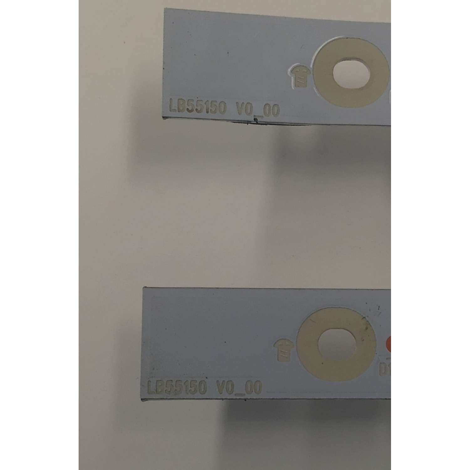 KIT DE LEDS ORIGINAL PARA TV VIZIO 2 PIEZAS / NUMERO DE PARTE LB55150 V0_00 / LB55150 / 210BZ16D0B / 210BZ16D0B33MBM03L / 33MBM03L / PANEL TPT550WR-D126.L REV:S22AN / DISPLAY ST5461D12-6 VER.2.2 / MODELOS V4K55M-0801 / V555M-K01 / V4K55C-0801 - Imagen 5