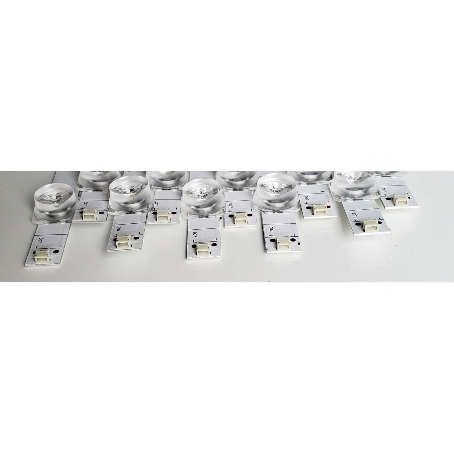 KIT DE LED'S PARA TV HISENSE ((10 PIEZAS)) / NUMERO DE PARTE SVH650AW2 / HD650Y1U72 / HD650Y1U72-T0LG+2022111101+SVH650AW2+ZDJG / 1307225 / ZD_SSC_D650_10X7_02_TDE30_V1.00 / HIP7.820.271 / PANEL HD650Y1U51-T0LG / HD650Y1U72-T0LG / MODELOS 65A65K / 65A7K - Imagen 2