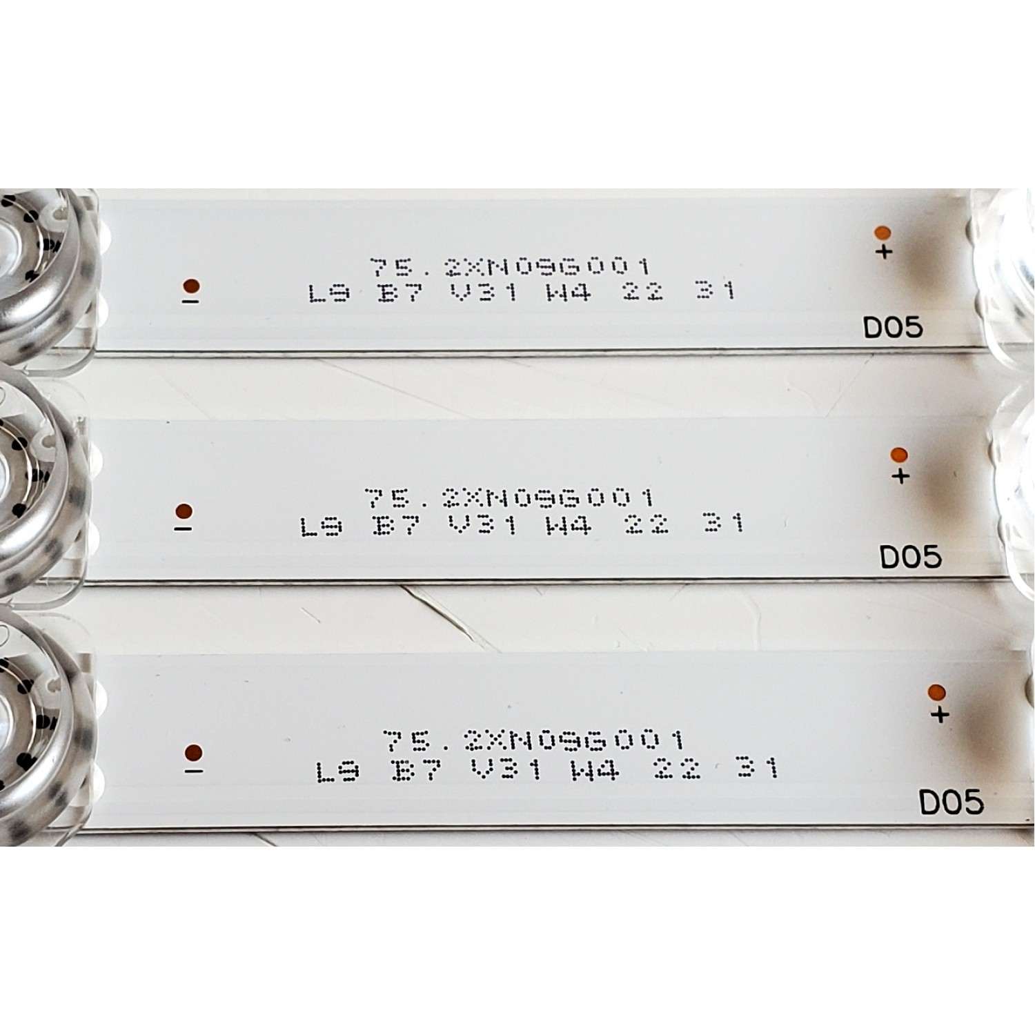 KIT DE LED'S PARA TV SAMSUNG ((3 PIEZAS)) / NUMERO DE PARTE HRS-H535-050AU70-0312-3030-12.5-N-V3 / E493538 / 75.2XN09G001 / L9B7V31W42231 / L9 B7 V31 W4 22 31 / PANEL CY-BA050HGCR1V / UE50AU / UE50AU7100K - Imagen 4