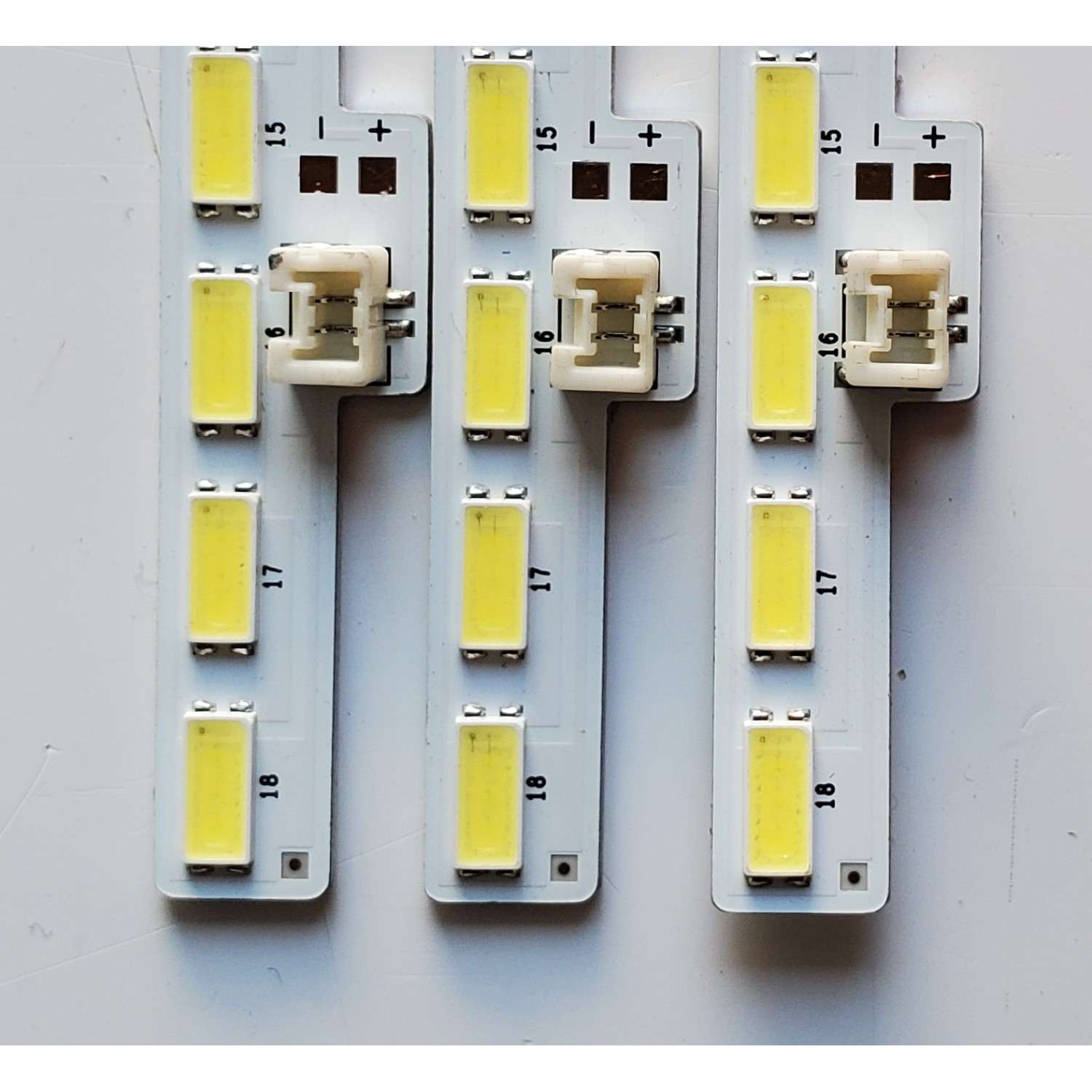 KIT DE LED'S PARA TV SHARP ((3 PIEZAS)) / NUMERO DE PARTE 2015SSP70 / LM41-00090T / SAMSUNG_2015SSP70_7030_54_3C_REV1.0_LM41-00090T / PANEL'S JE695D3HC502 / JE695D3HC50R / MODELOS LC-70C6600U / LC-70LE661U - Imagen 4
