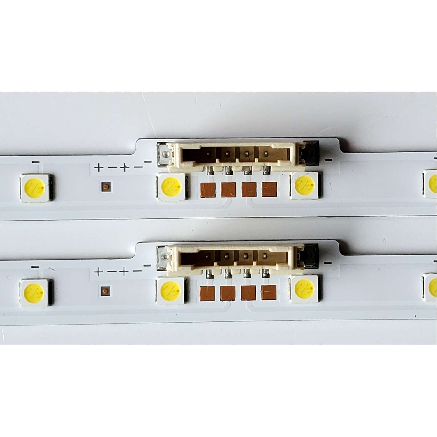 KIT DE LED'S PARA TV SAMSUNG ((2 PIEZAS)) / NUMERO DE PARTE BN96-45952A / L1_RU7K_E0_CDM / S19(2)_R1.0_T4O_100 / S19(2)_R1.0_T40_100 / LM41-00797A / MODELOS UN50NU / UN50RU / HG50 / UE50NU / UE50RU / UA50NU / UA50RU / MAS MODELOS EN DESCRIPCIÓN - Imagen 3
