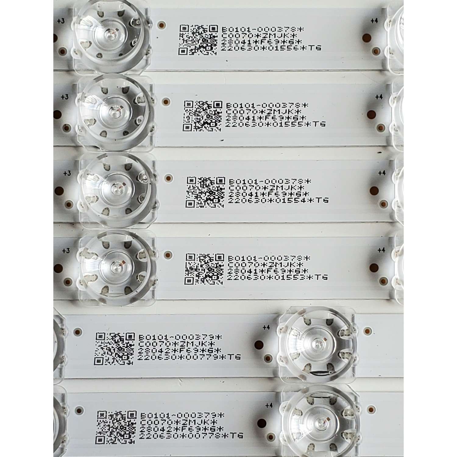 KIT DE LEDS PARA TV TCL ORIGINAL 6 PIEZAS / NUMERO DE PARTE TCL75LB10 / TCL75LB09 / B0101-000378 / B0101-000379 / TCL75LB10_3030F2.4D_V0.2_20211118 / TCL75LB09_3030F2.4D_V0.2_20211118 / PANEL LVU75NDEL CS9W13 V3 / MODELOS 75S451 / 75S455 - Imagen 2