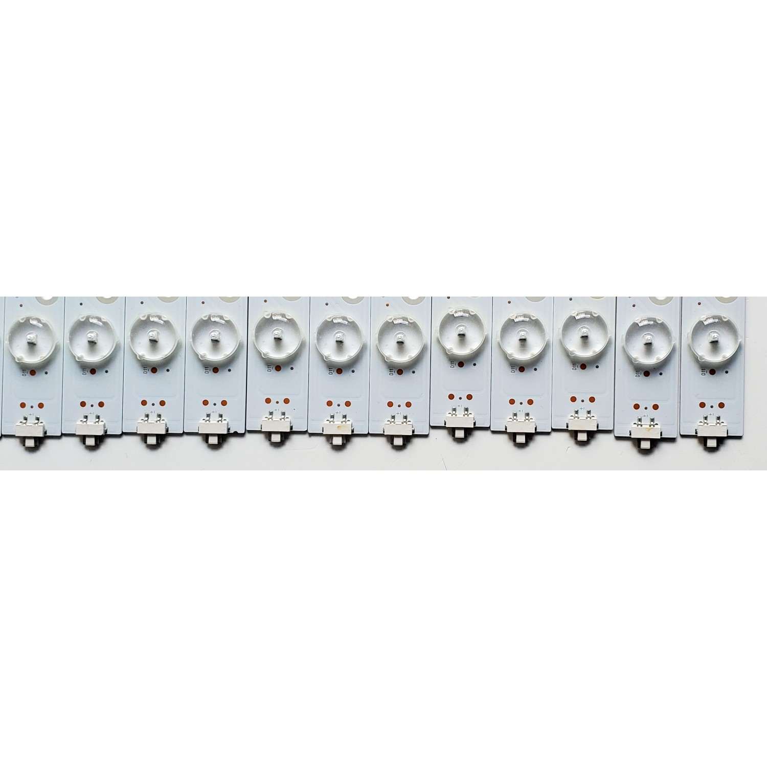 KIT DE LED'S PARA VIZIO ((24 PIEZAS)) / NUMERO DE PARTE LB7000F / LB7000F V0_03 / LB7000F V1_03 / E473485 / PANEL SD700DUA / MODELO M706-G3 / M706-G3 LFTRYTKV - Imagen 5