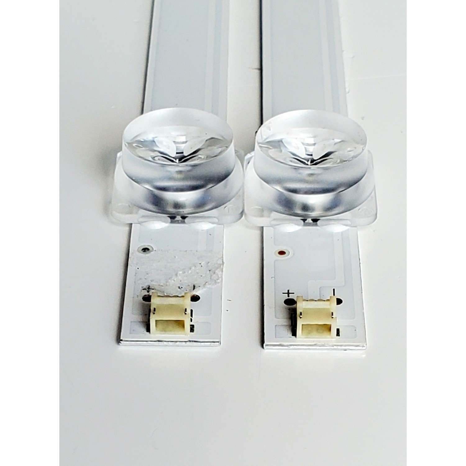 KIT DE LED'S PARA HISENSE ((2 PIEZAS)) / NUMERO DE PARTE JL.D32051330-032BS-M_V01 / 230101022450 C / 1030-4000411 / E511747 / PANEL JHD315H1H61-T0L1B1\S0\GM\ROH / MODELOS 32A4KV / 32A3G - Imagen 2