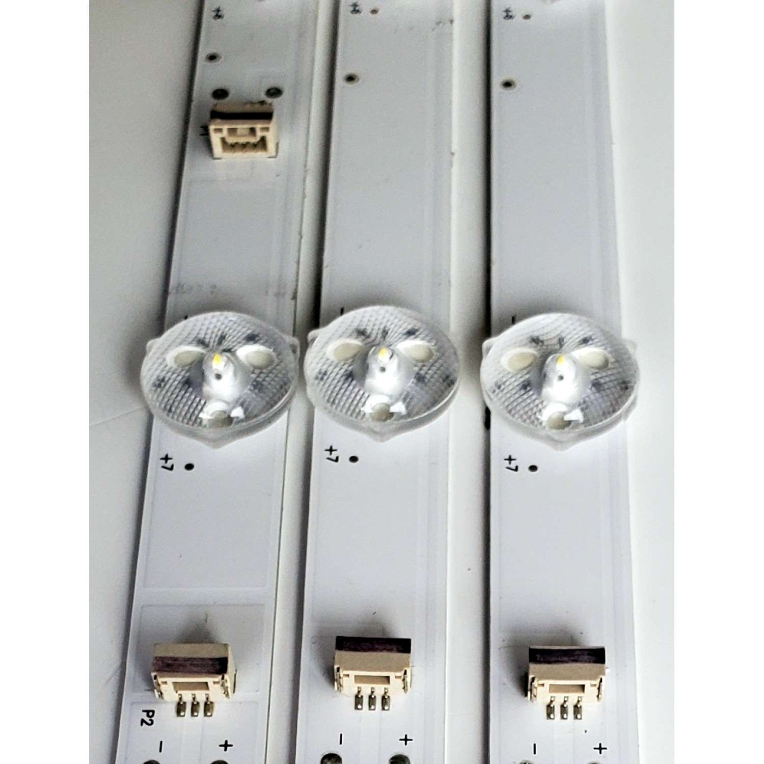KIT DE LED'S PARA HISENSE ((3 PIEZAS)) / NUMERO DE PARTE 50D6100 / 50HR332M14A1 V0 / 50HR332M14B1 V0 / 14*2 A -B02 / 14*1 B -B02 / 50HR332M14 / MODELO 50'' - Imagen 2